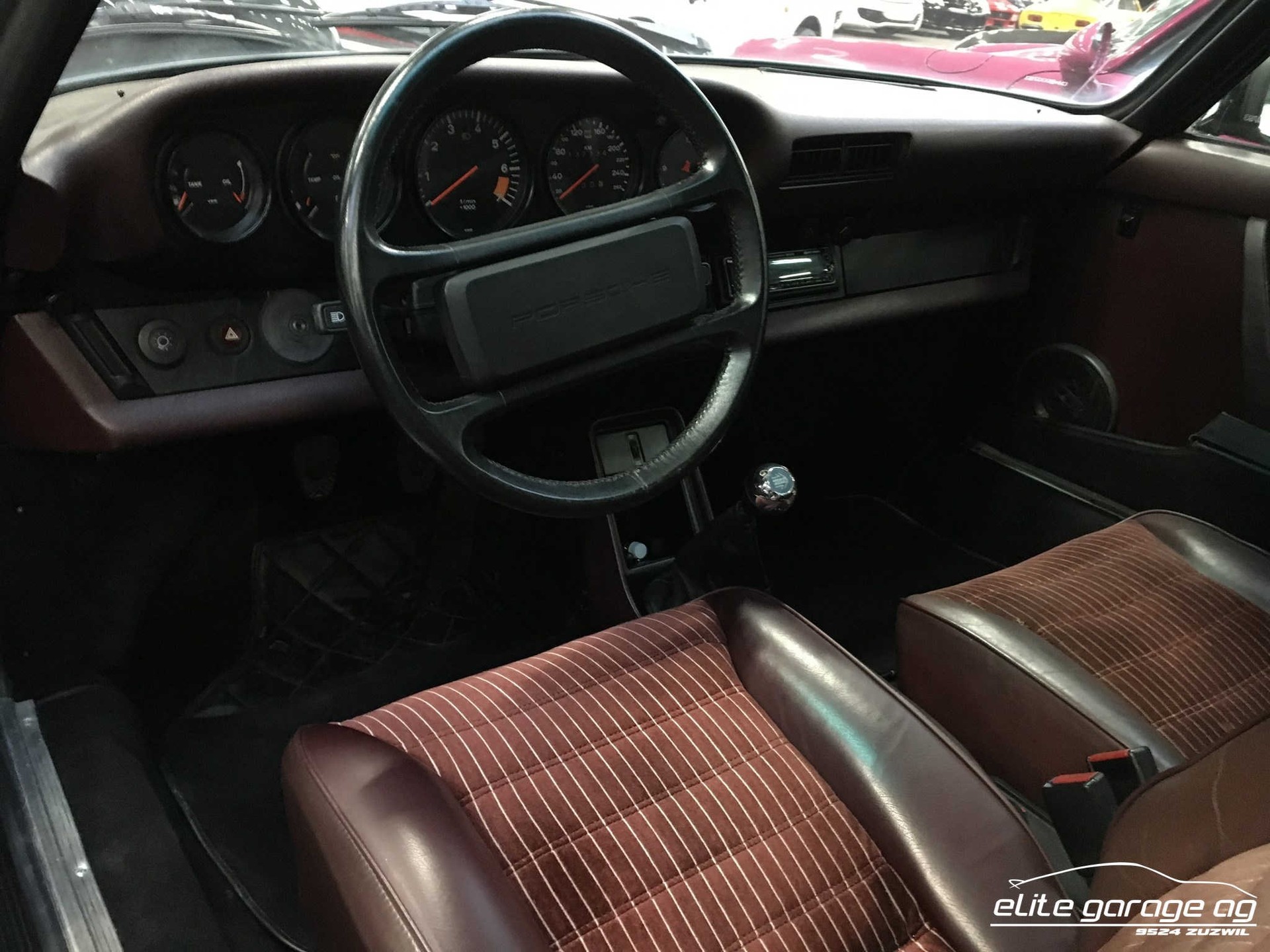 PORSCHE 911 Carrera Cabrio-image-8
