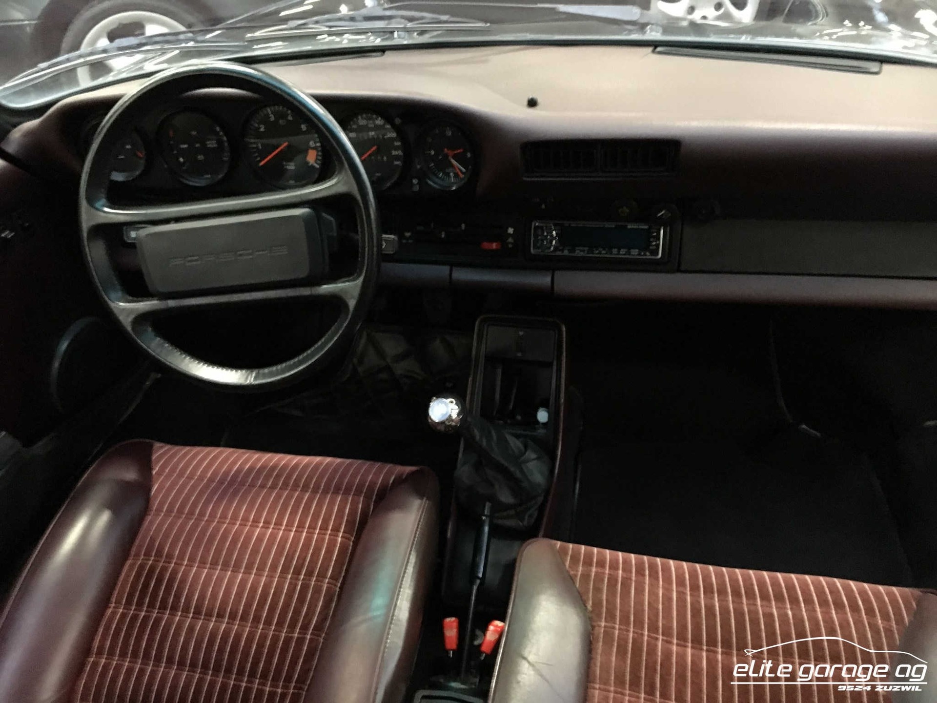 PORSCHE 911 Carrera Cabrio-image-9