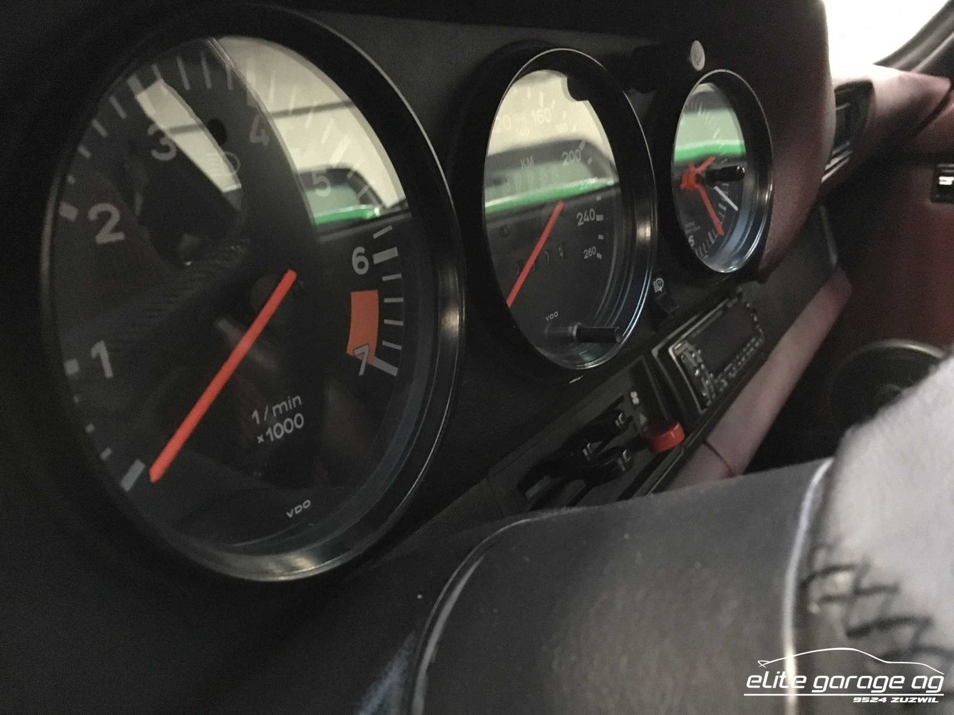 PORSCHE 911 Carrera Cabrio-image-12
