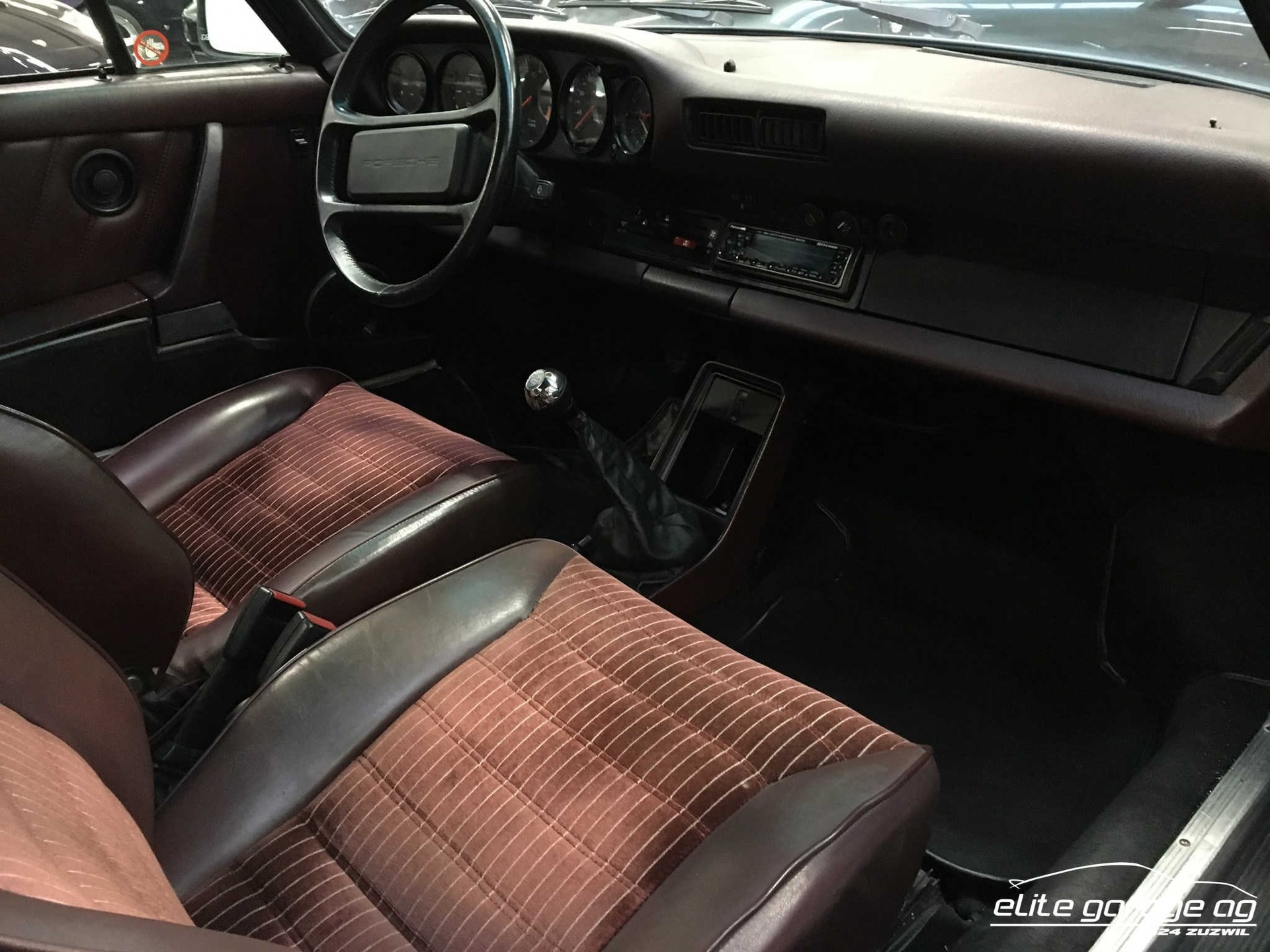 PORSCHE 911 Carrera Cabrio-image-11