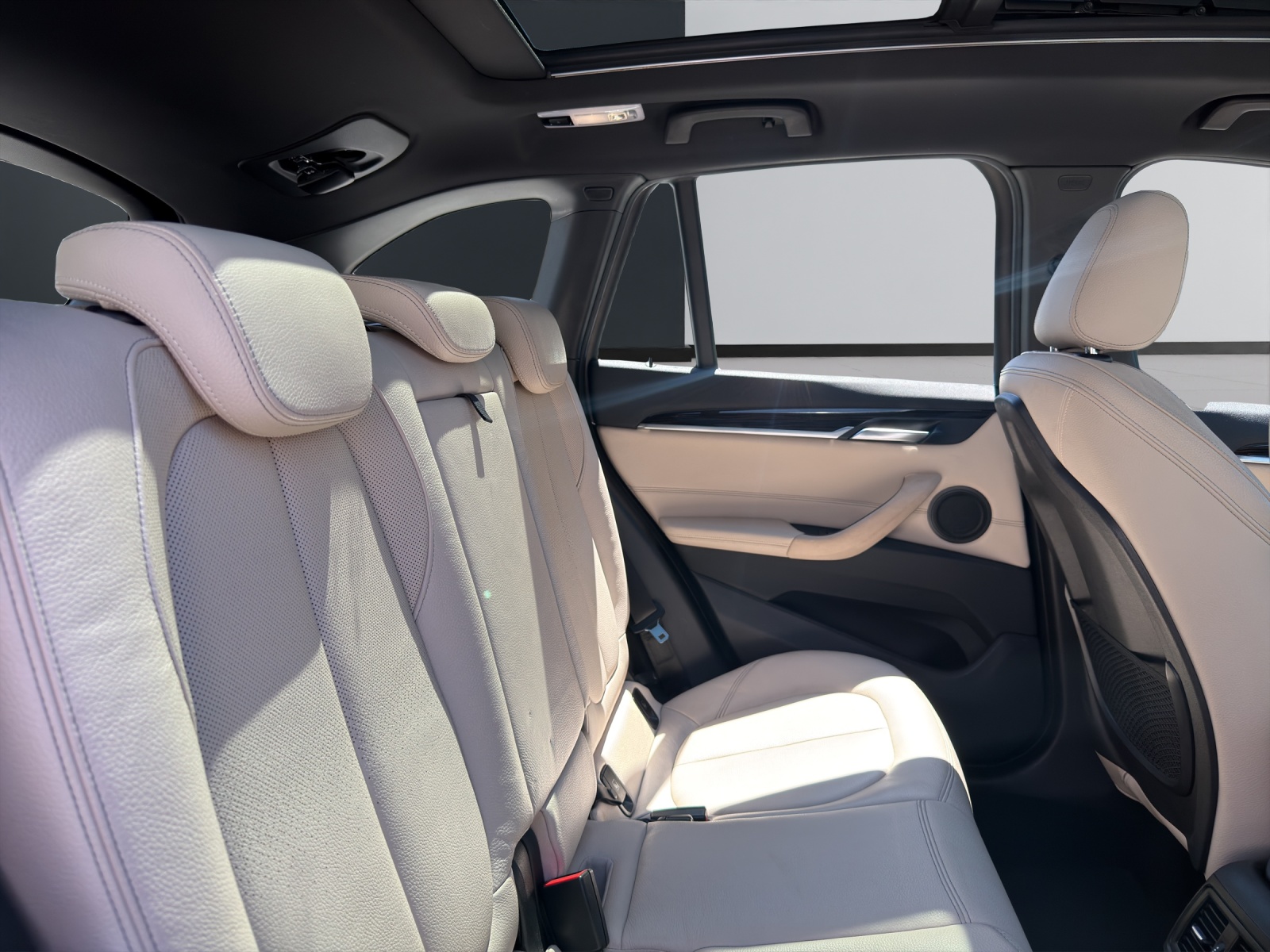 BMW X1 F48 25i xDrive SAG-image-14