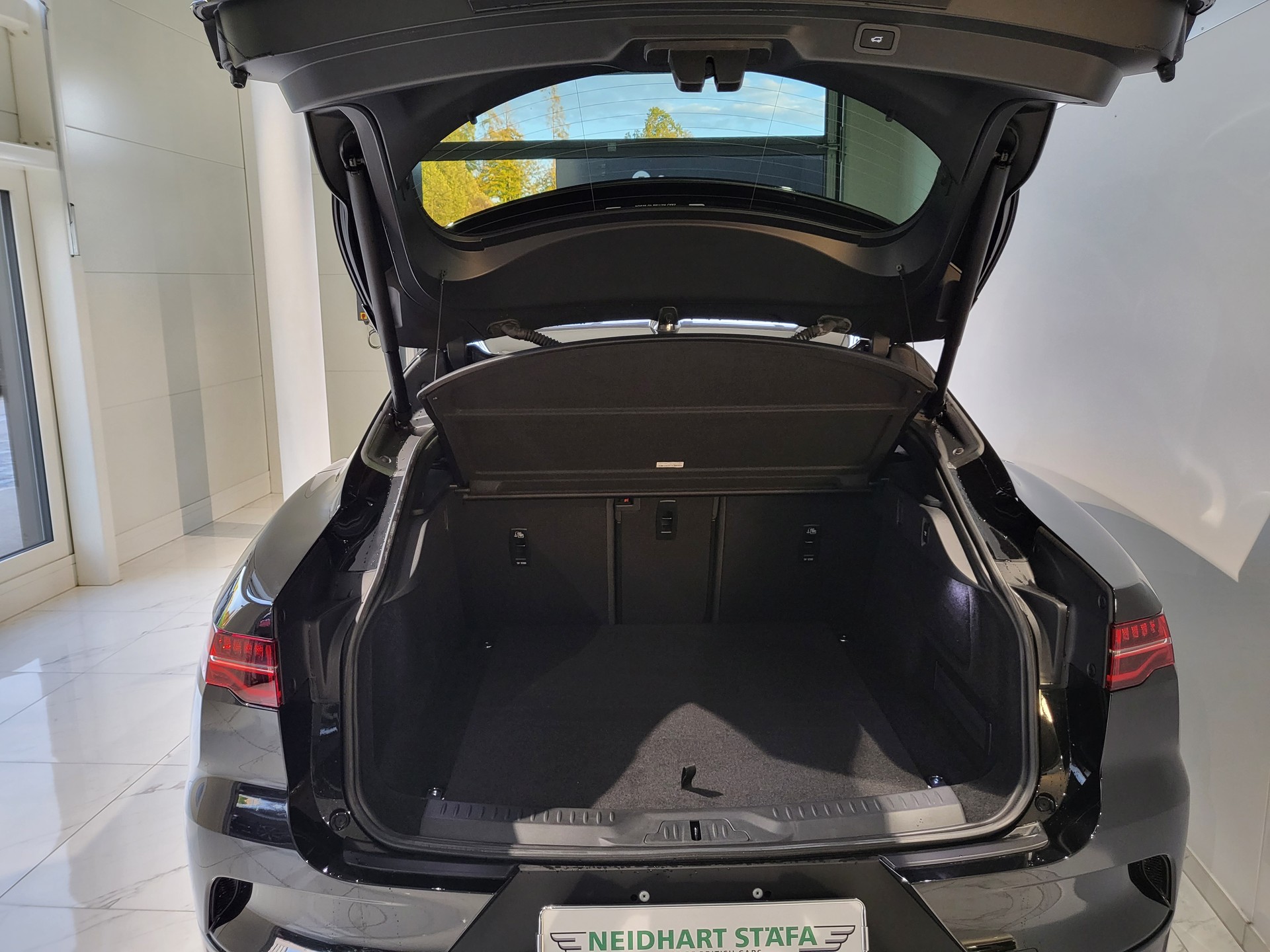 JAGUAR I-Pace EV400 S AWD-image-7