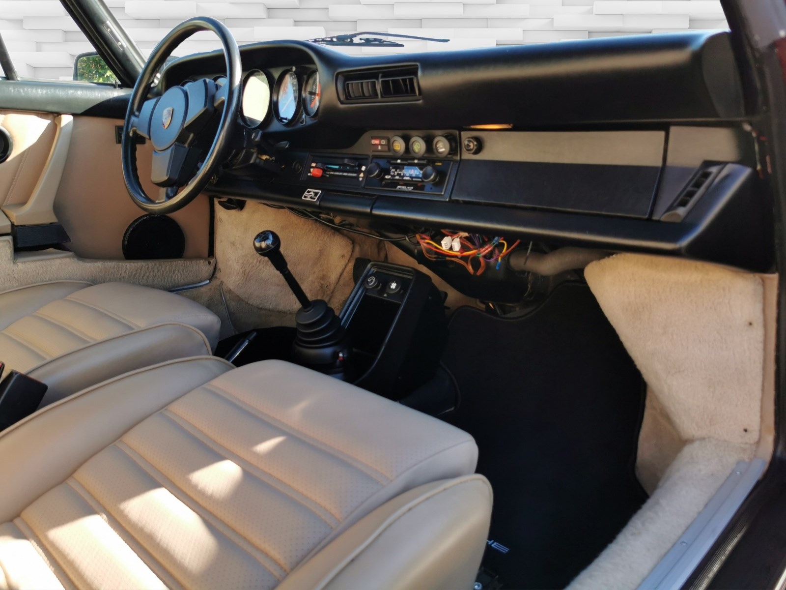 PORSCHE 911 Carrera Targa-image-11
