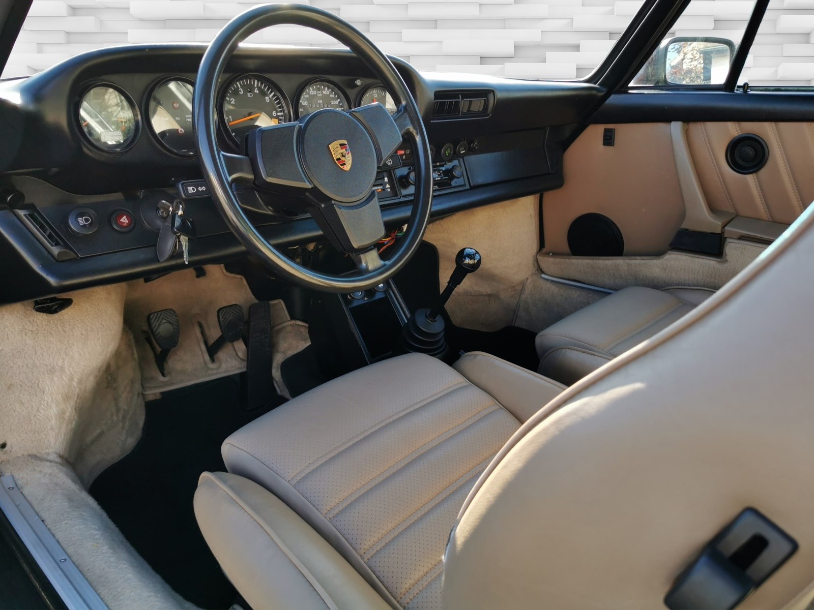 PORSCHE 911 Carrera Targa-image-8