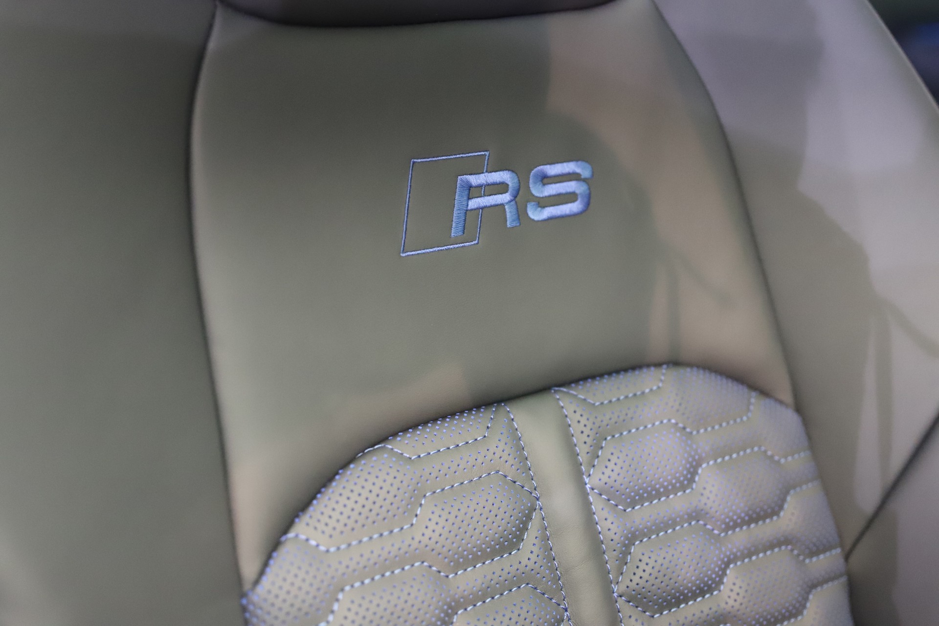 AUDI RS6 Avant 4.0 TFSI V8 Performance quattro-image-12