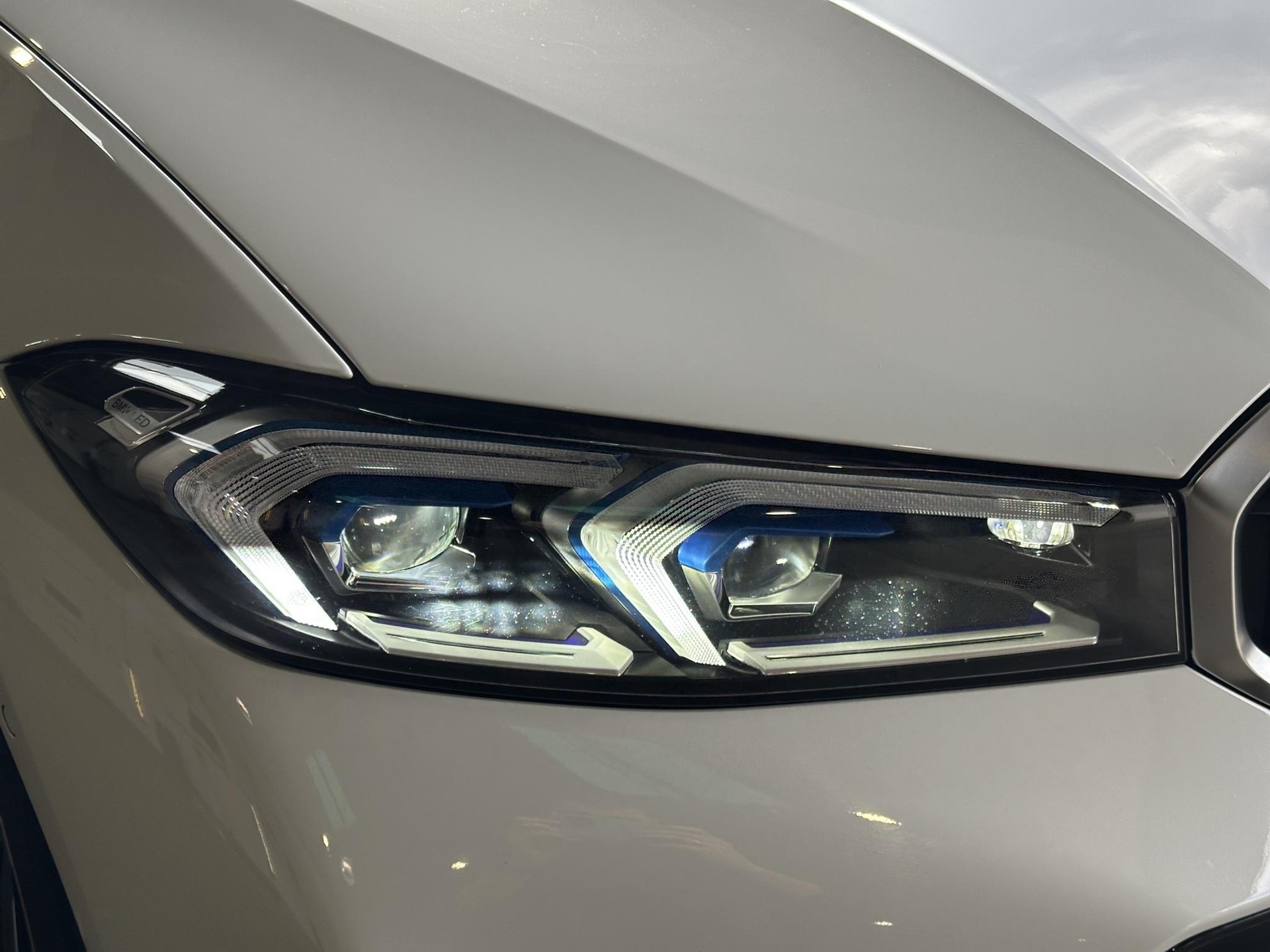 BMW 320d xDrive 48V Touring Steptronic M Sport-image-9