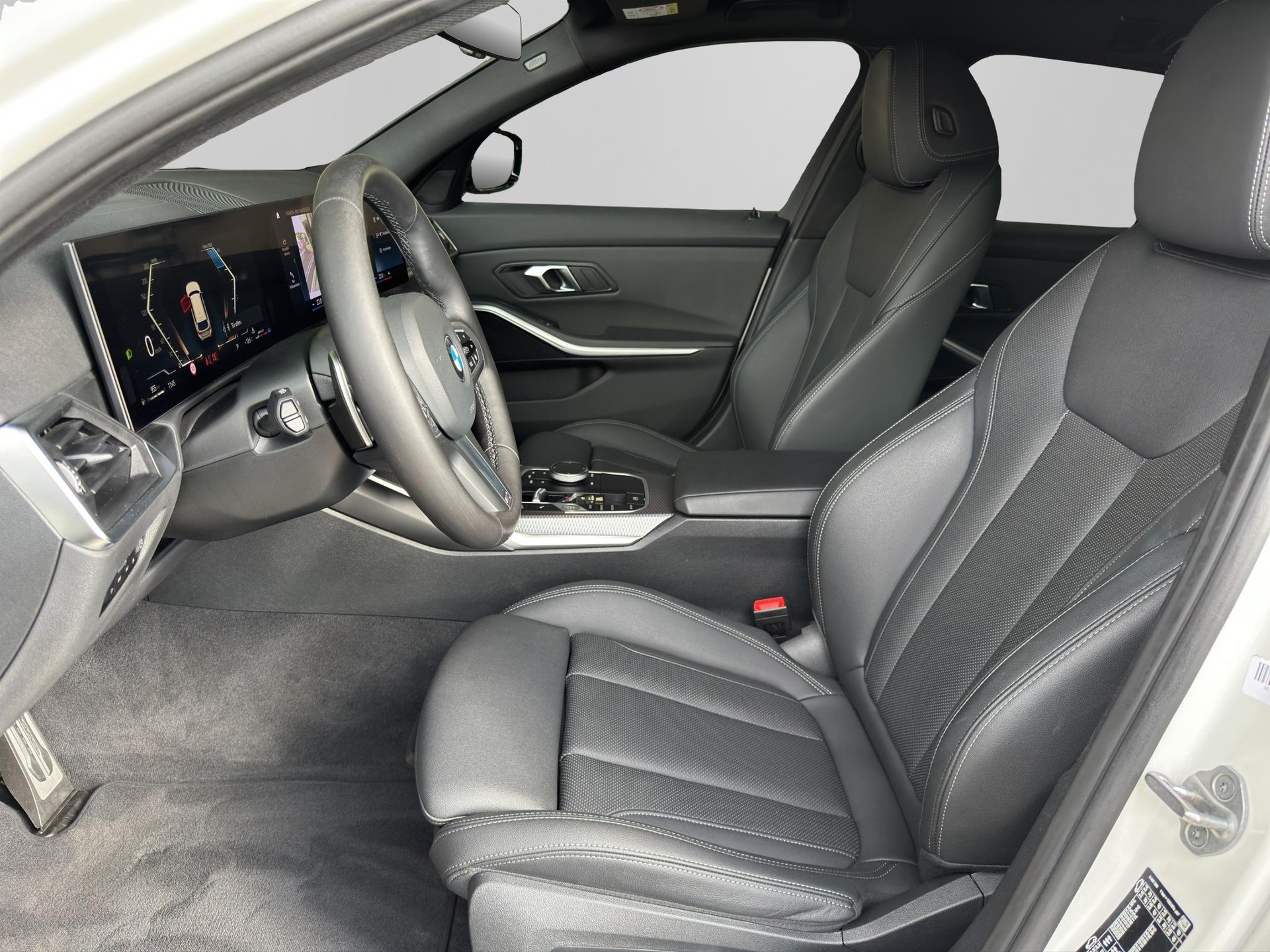 BMW 320d xDrive 48V Touring Steptronic M Sport-image-11