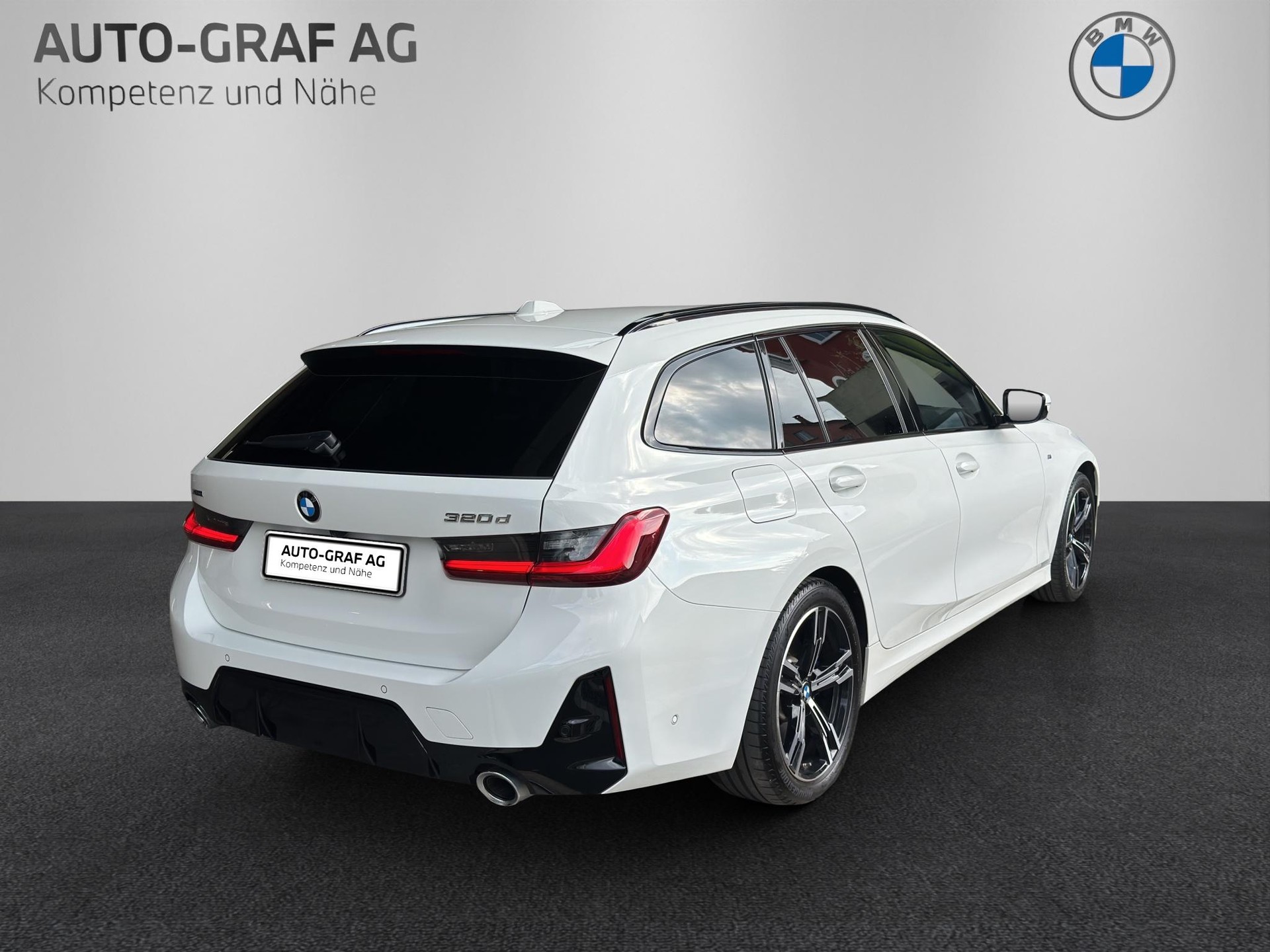 BMW 320d xDrive 48V Touring Steptronic M Sport-image-4