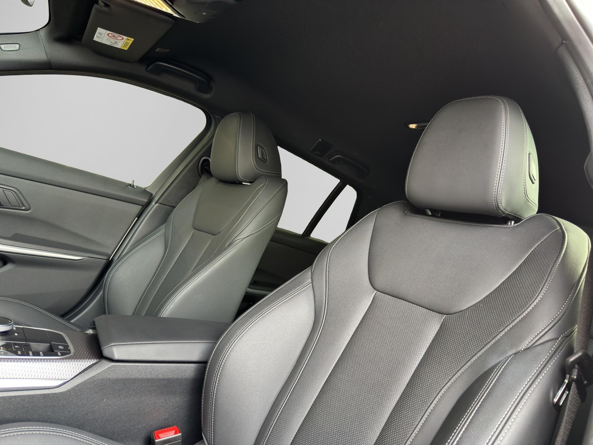 BMW 320d xDrive 48V Touring Steptronic M Sport-image-21