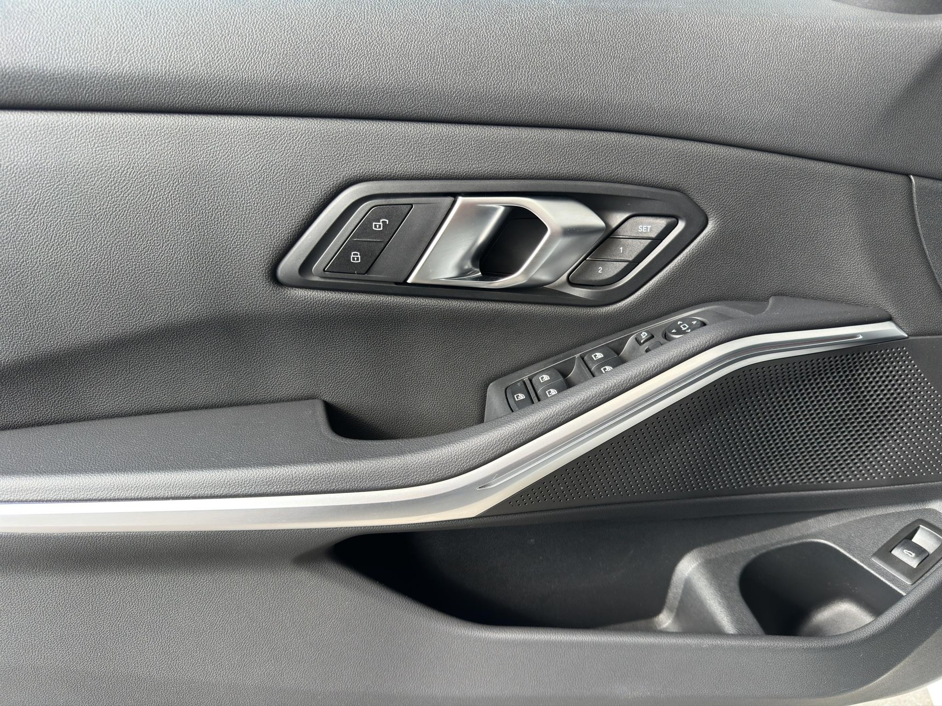 BMW 320d xDrive 48V Touring Steptronic M Sport-image-12