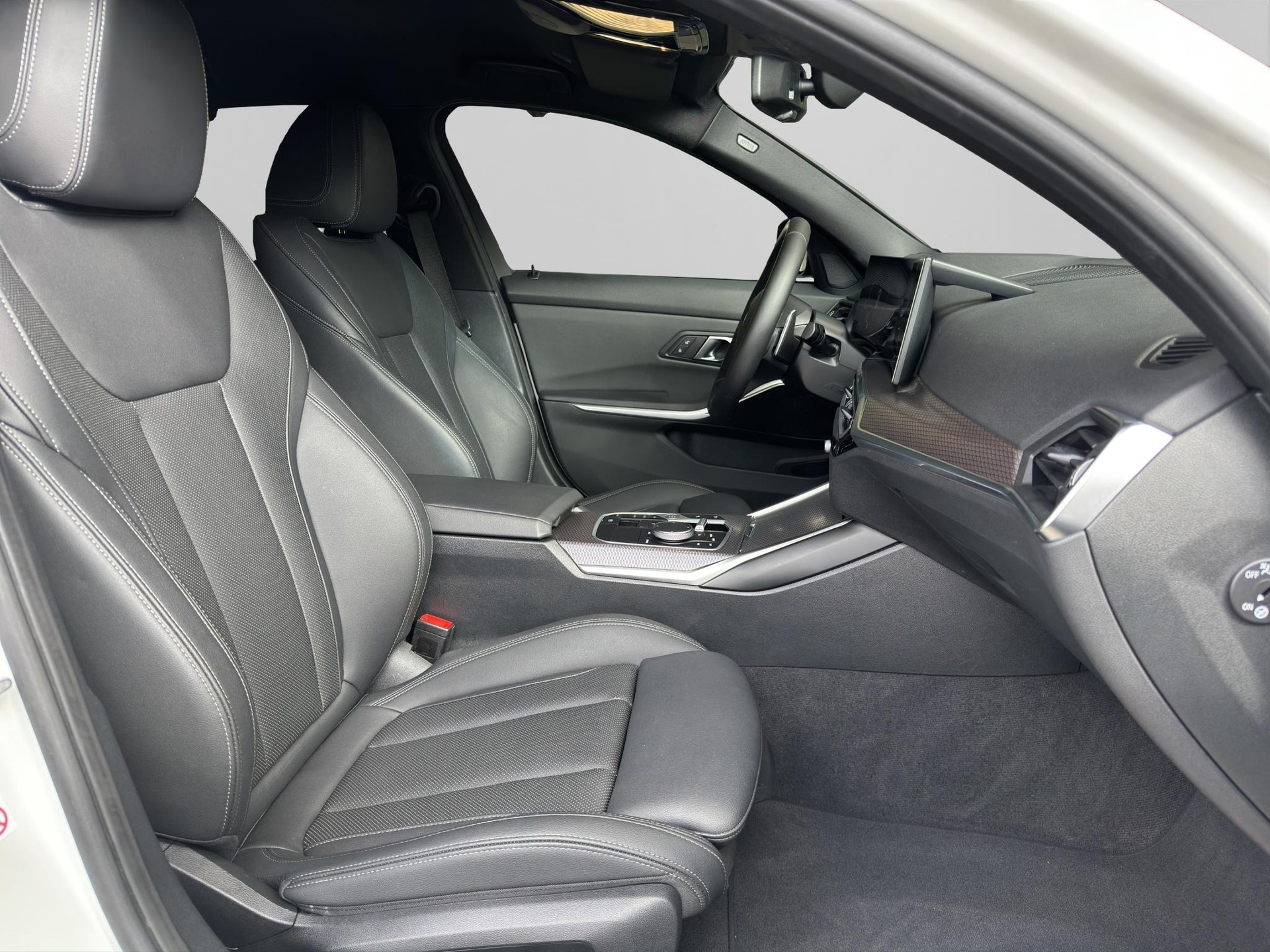 BMW 320d xDrive 48V Touring Steptronic M Sport-image-18