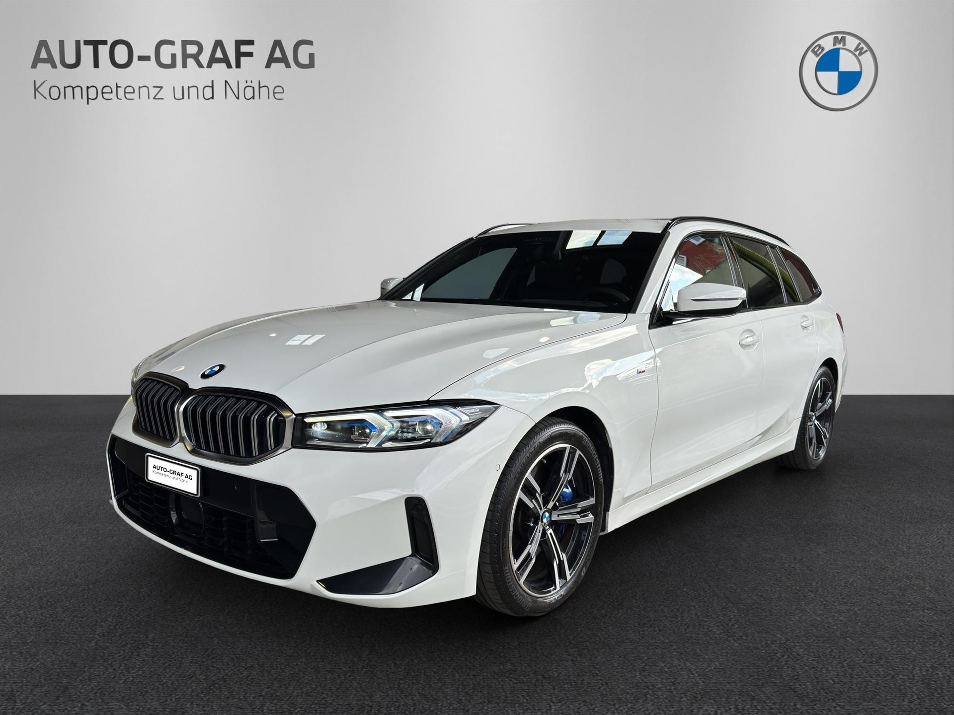 BMW 320d xDrive 48V Touring Steptronic M Sport-image-0