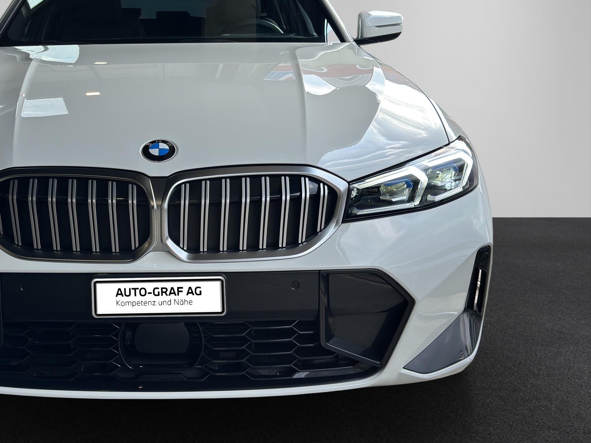 BMW 320d xDrive 48V Touring Steptronic M Sport-image-8