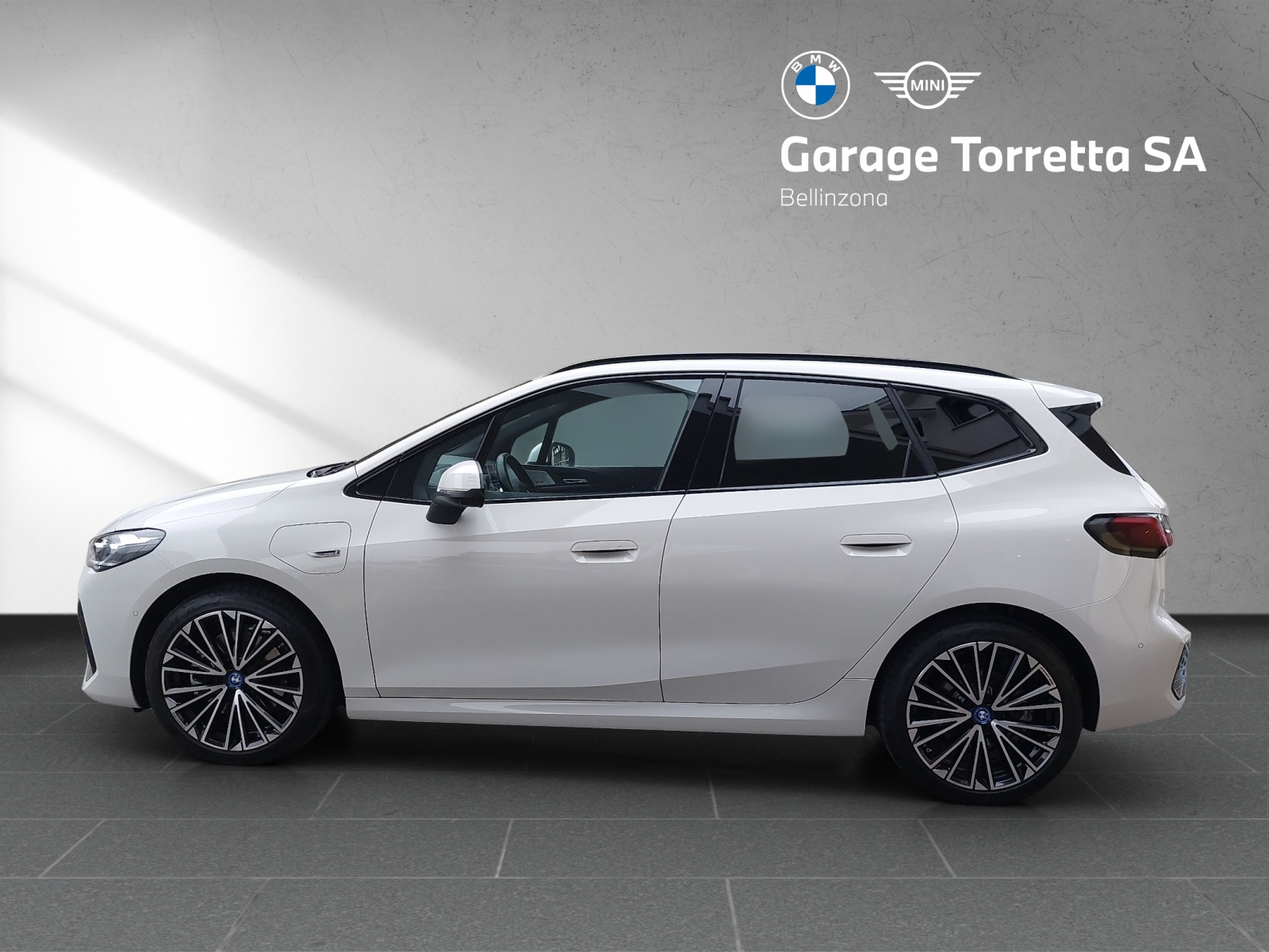 BMW 230e xDrive Active Tourer M Sport-image-2