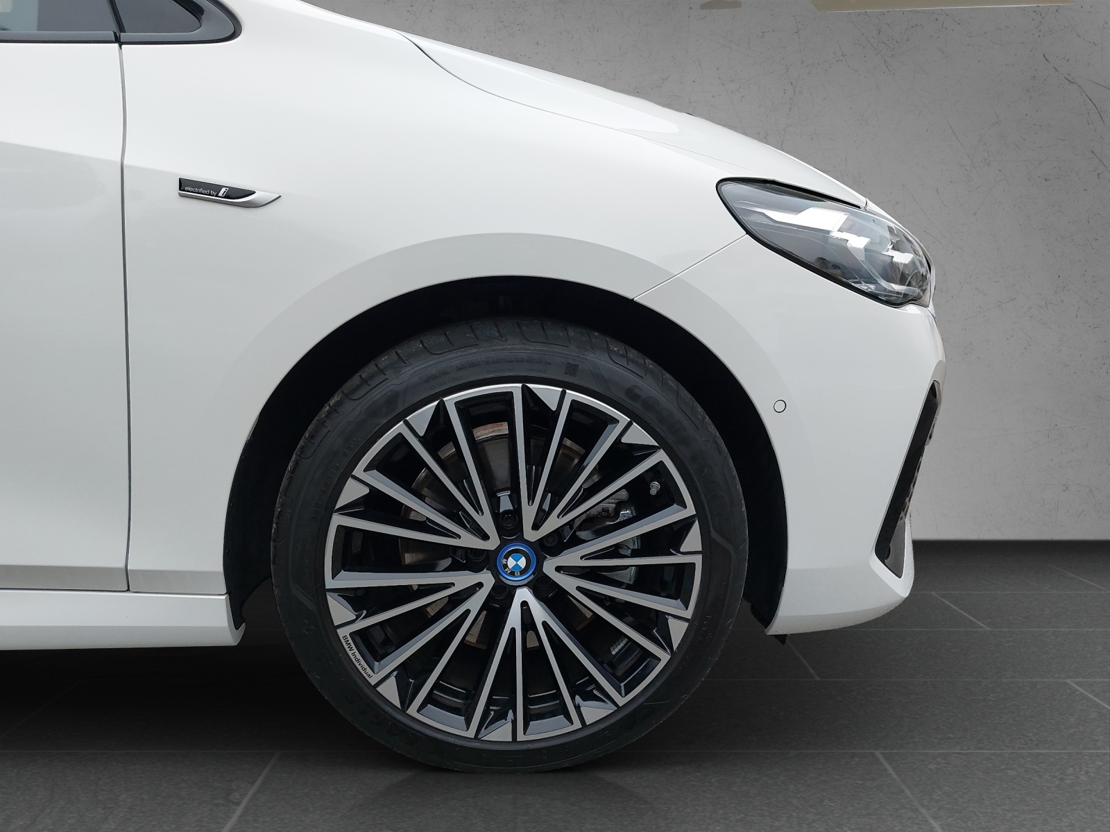 BMW 230e xDrive Active Tourer M Sport-image-10