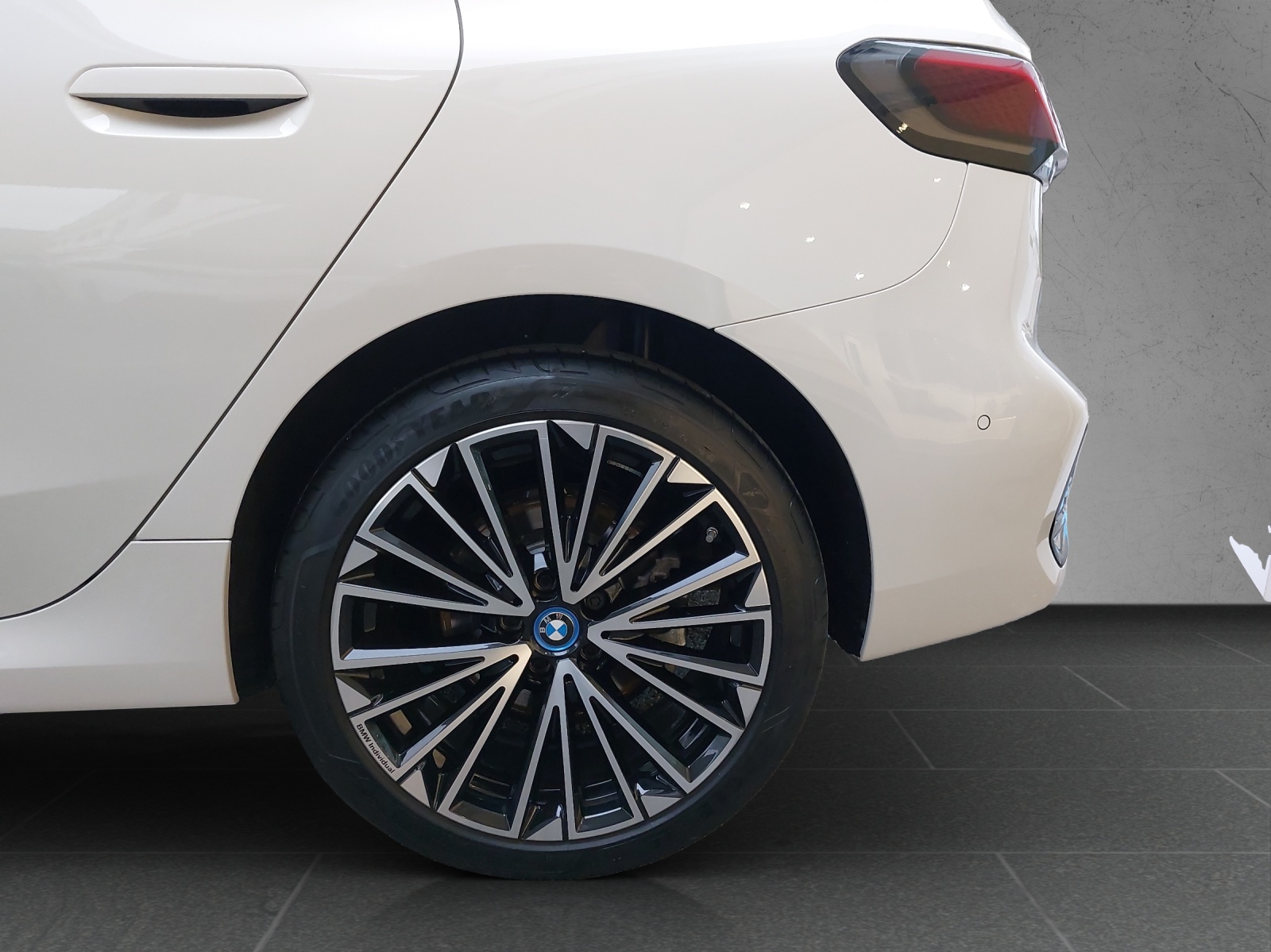 BMW 230e xDrive Active Tourer M Sport-image-12
