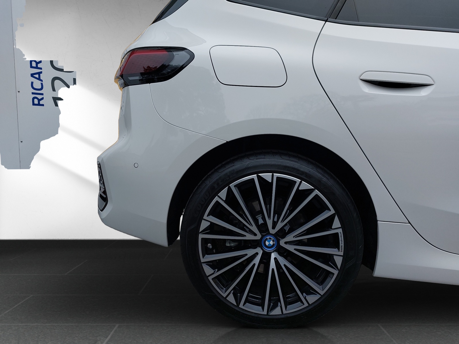 BMW 230e xDrive Active Tourer M Sport-image-11