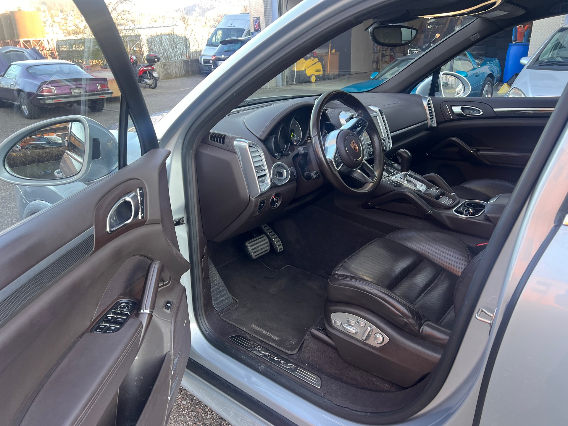 PORSCHE Cayenne S E-Hybrid Platinum Edition-image-10