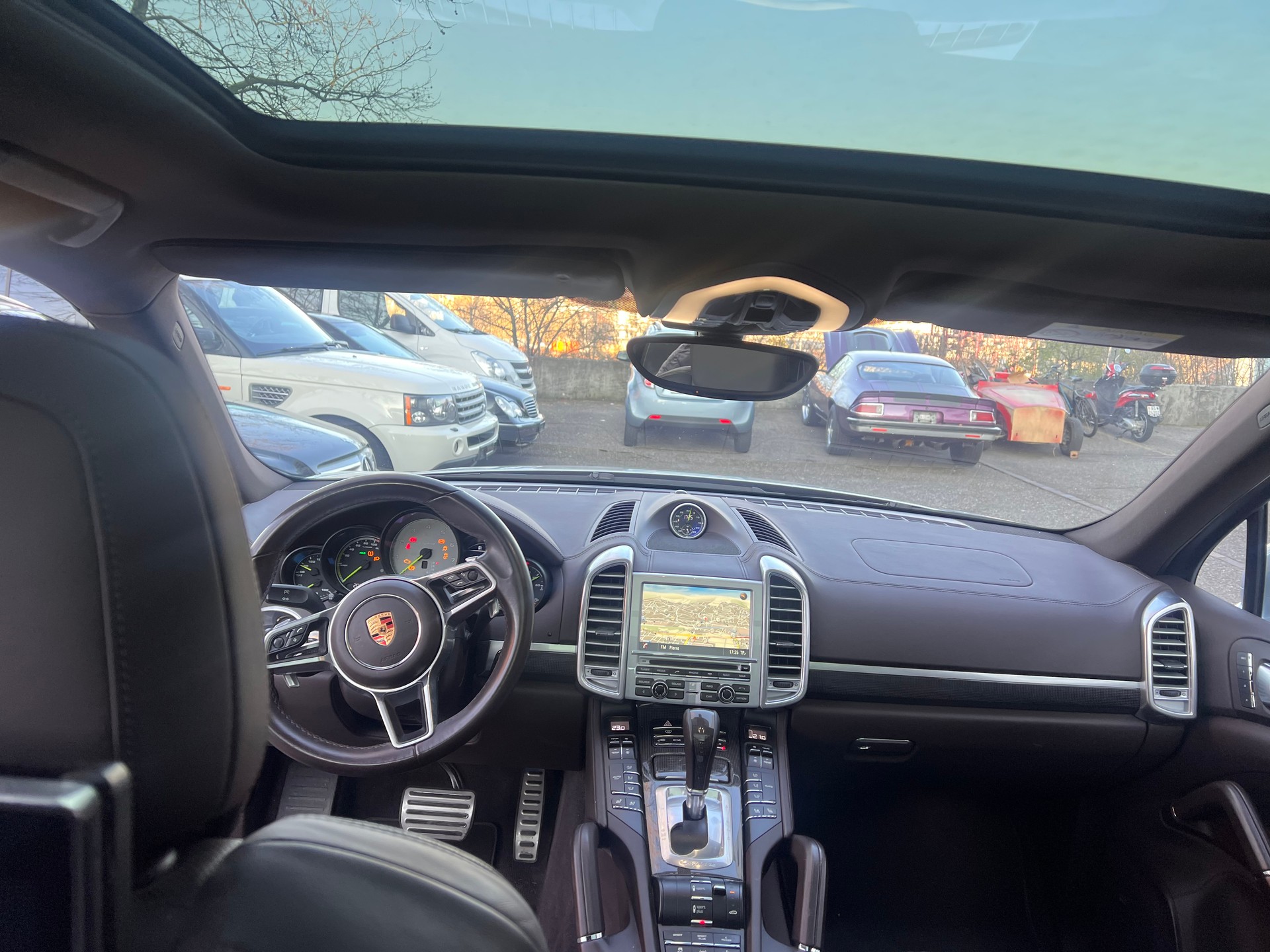 PORSCHE Cayenne S E-Hybrid Platinum Edition-image-7