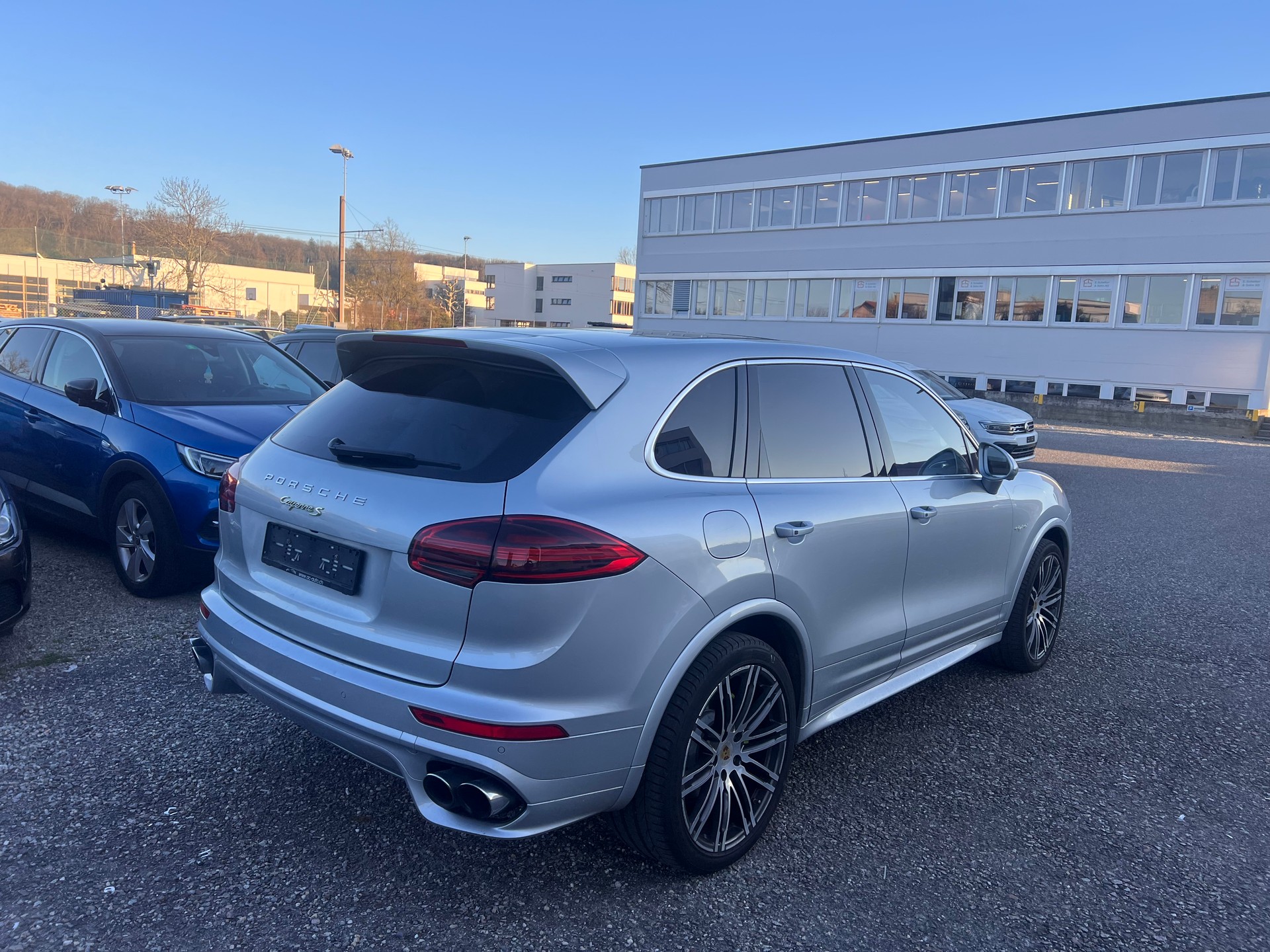 PORSCHE Cayenne S E-Hybrid Platinum Edition-image-5