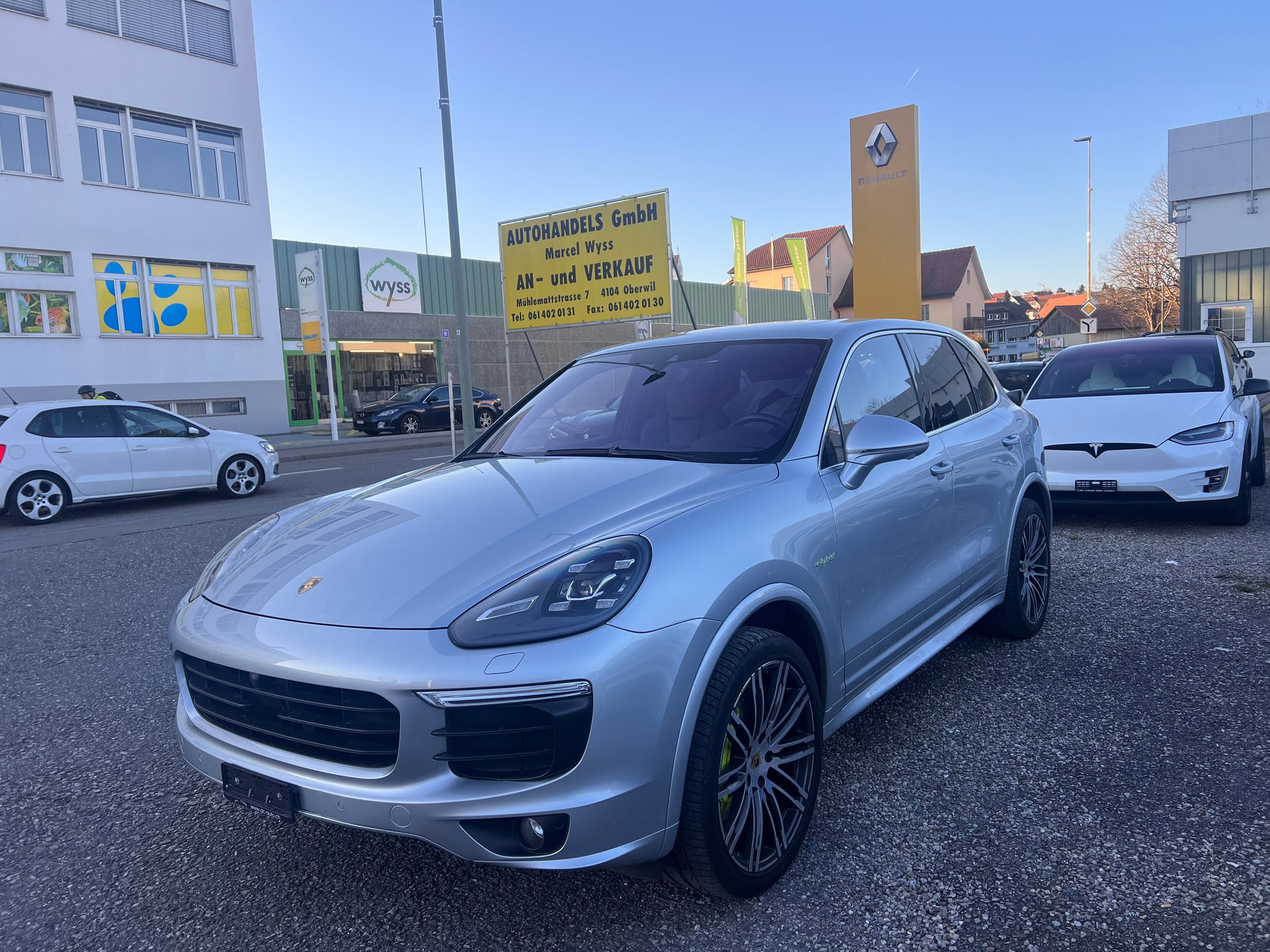 PORSCHE Cayenne S E-Hybrid Platinum Edition-image-2
