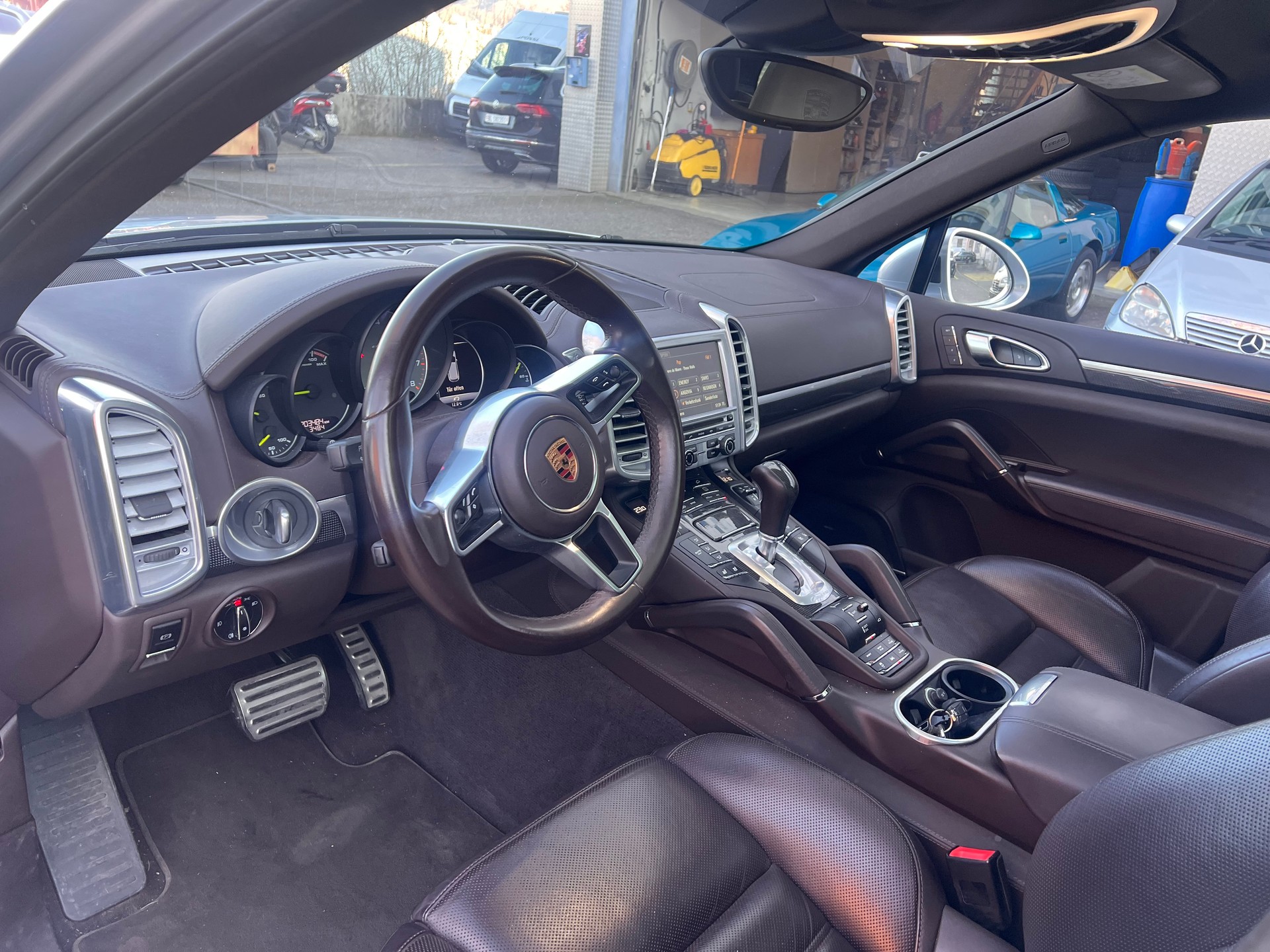 PORSCHE Cayenne S E-Hybrid Platinum Edition-image-8
