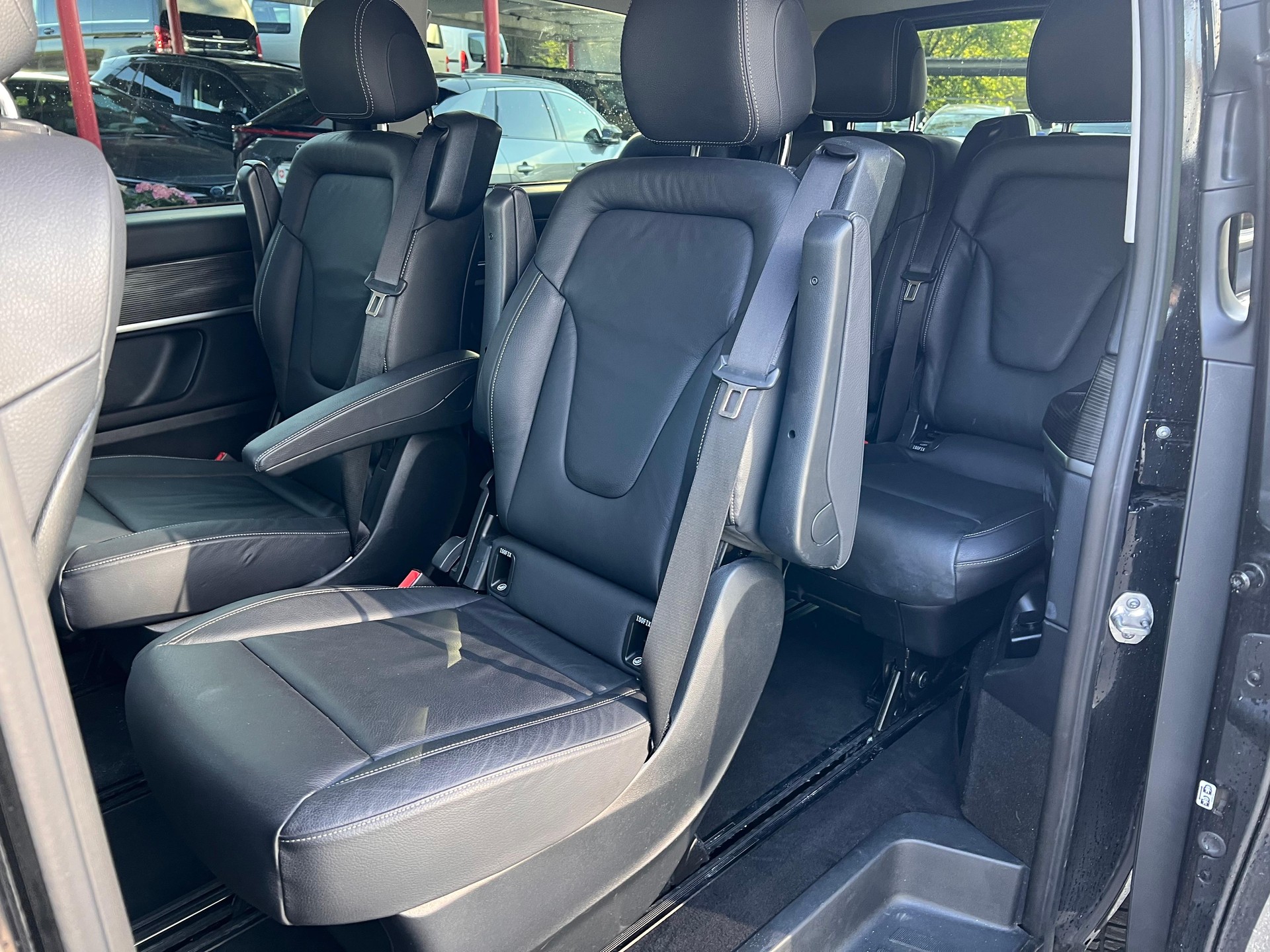 MERCEDES-BENZ V 250 d Avantgarde lang 4matic Van-image-9