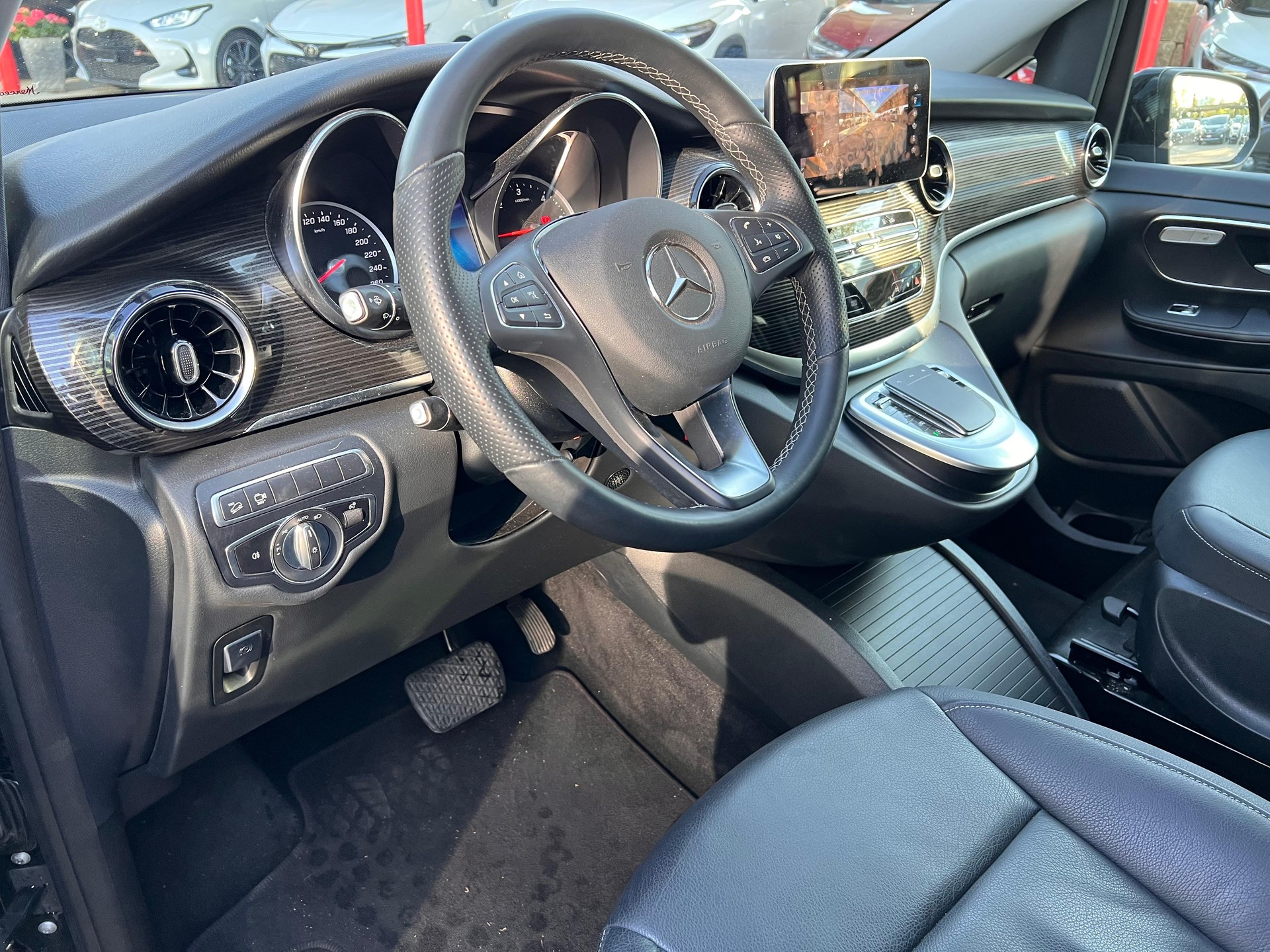 MERCEDES-BENZ V 250 d Avantgarde lang 4matic Van-image-7