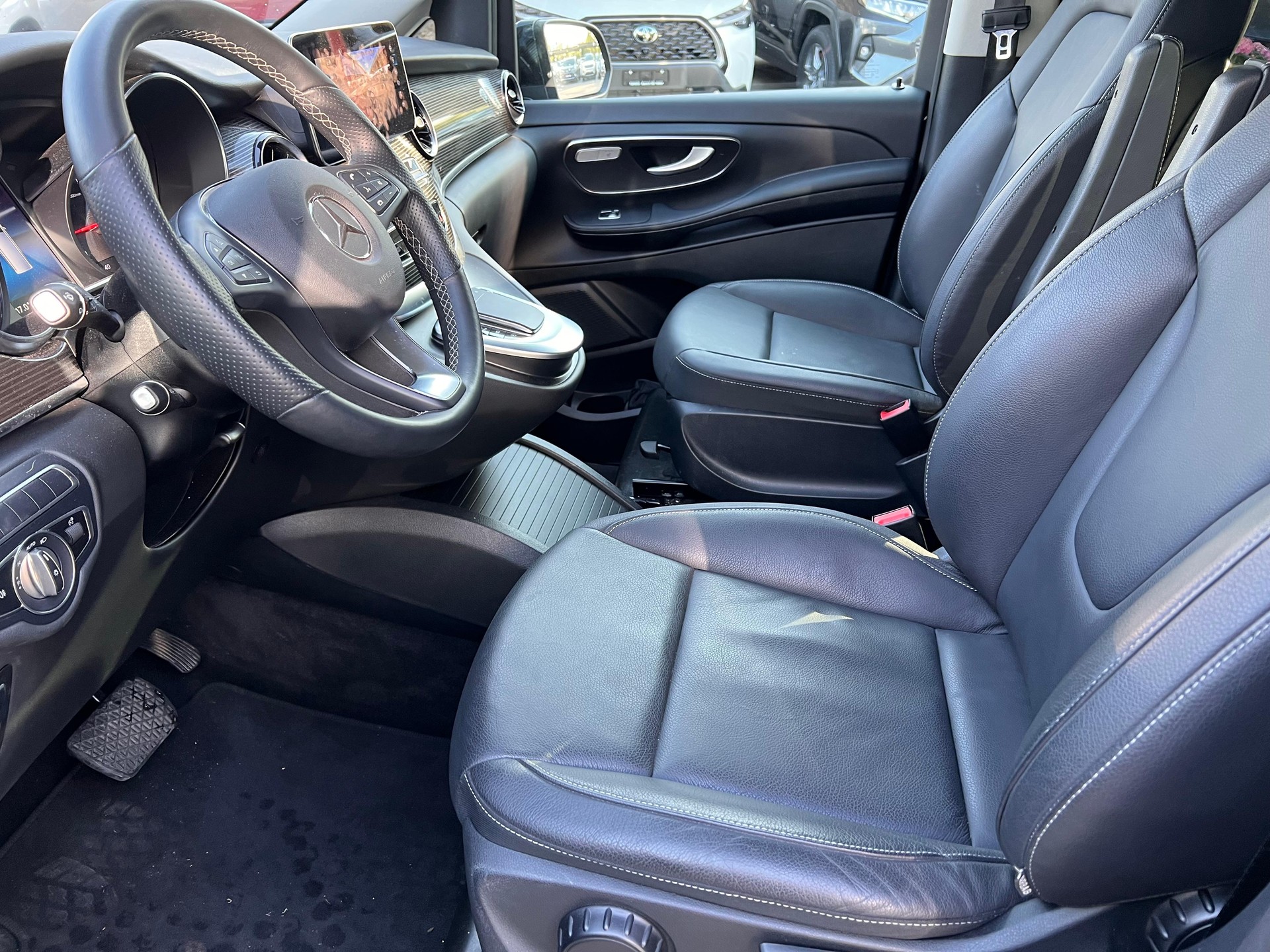MERCEDES-BENZ V 250 d Avantgarde lang 4matic Van-image-8