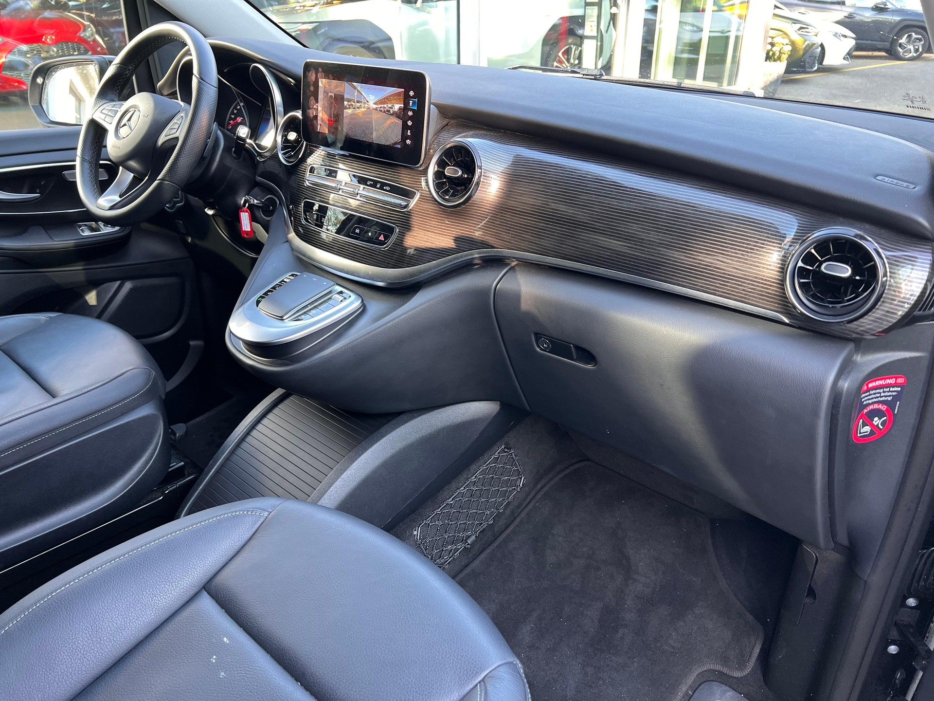 MERCEDES-BENZ V 250 d Avantgarde lang 4matic Van-image-12