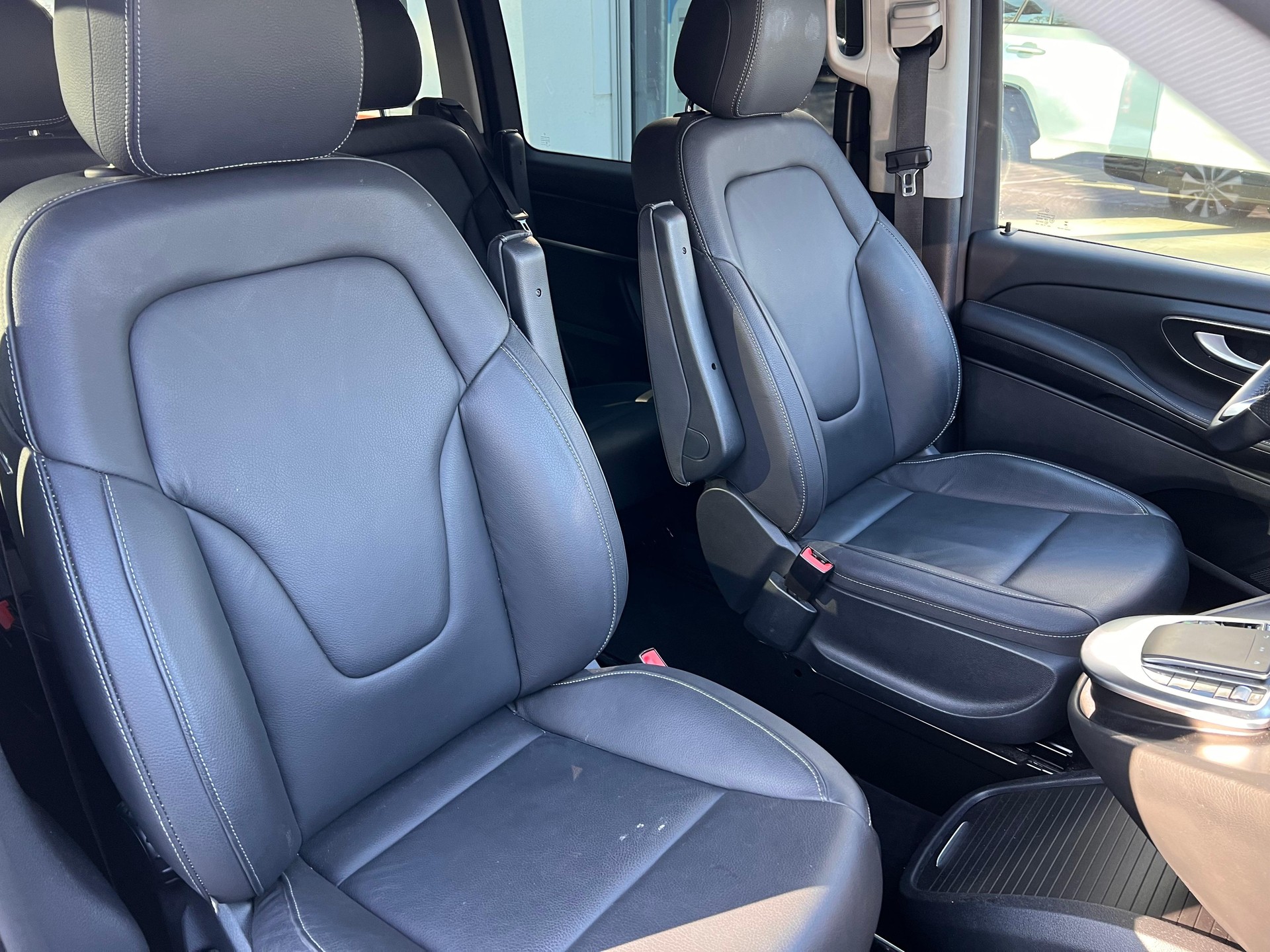 MERCEDES-BENZ V 250 d Avantgarde lang 4matic Van-image-13