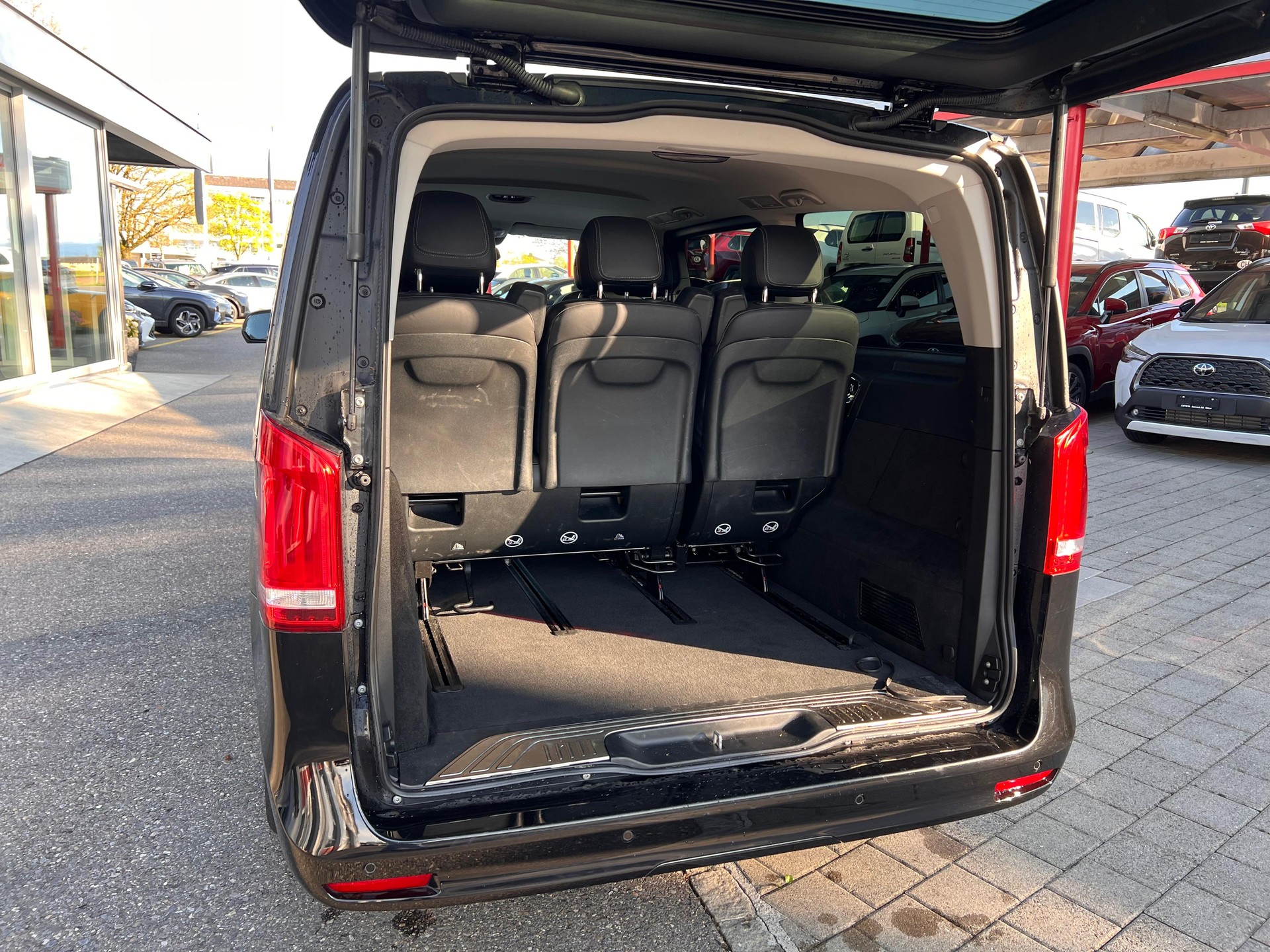 MERCEDES-BENZ V 250 d Avantgarde lang 4matic Van-image-6