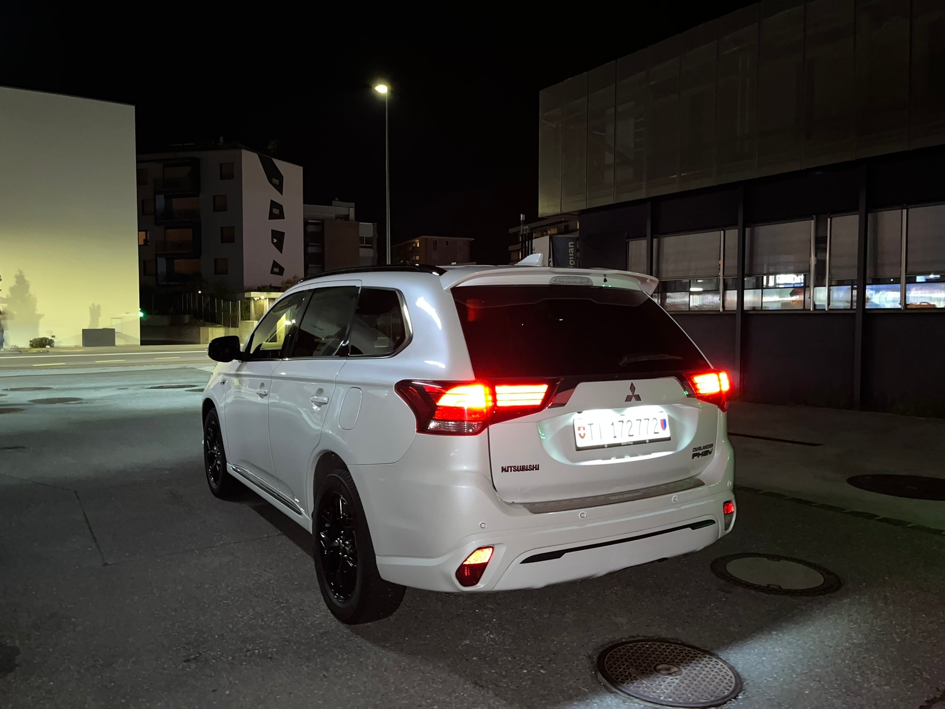 MITSUBISHI Outlander PHEV Diamond S-Edition-image-10
