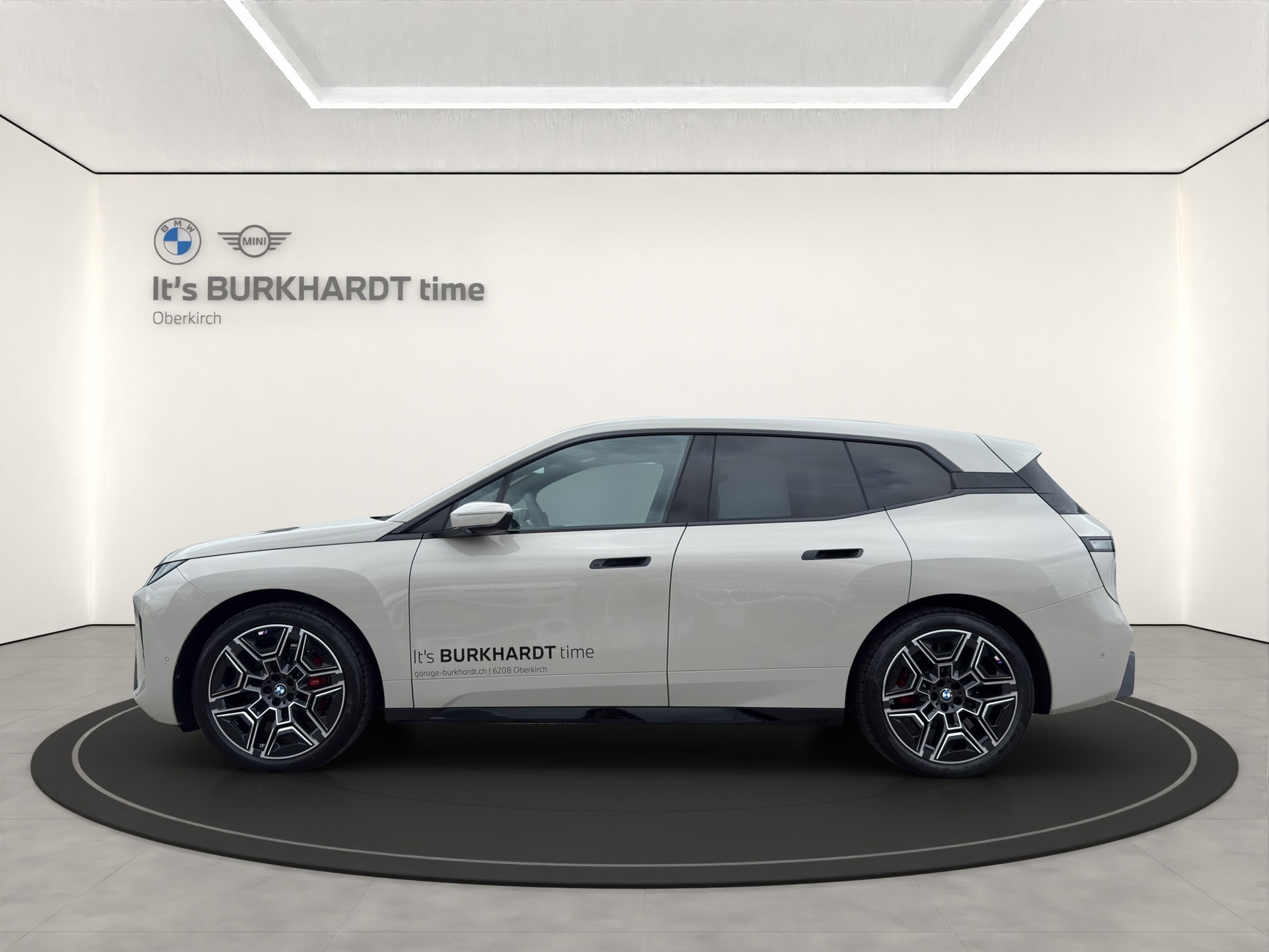 BMW iX xDrive60 M Sport Pro-image-1