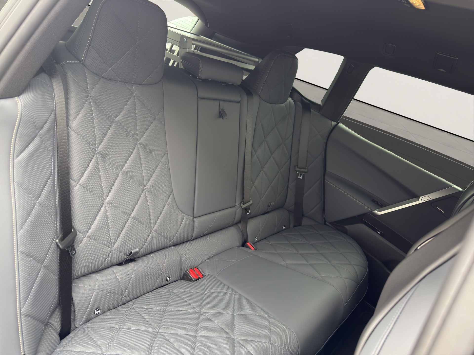 BMW iX xDrive60 M Sport Pro-image-18