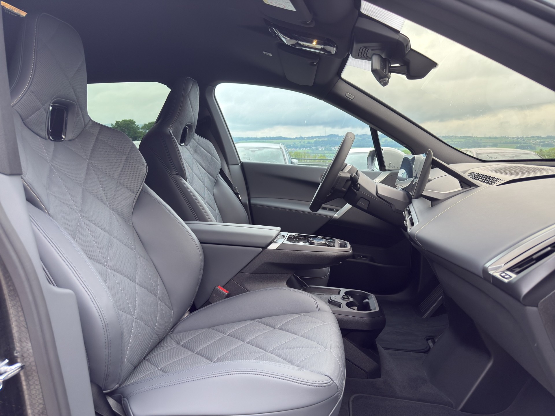 BMW iX xDrive60 M Sport Pro-image-17