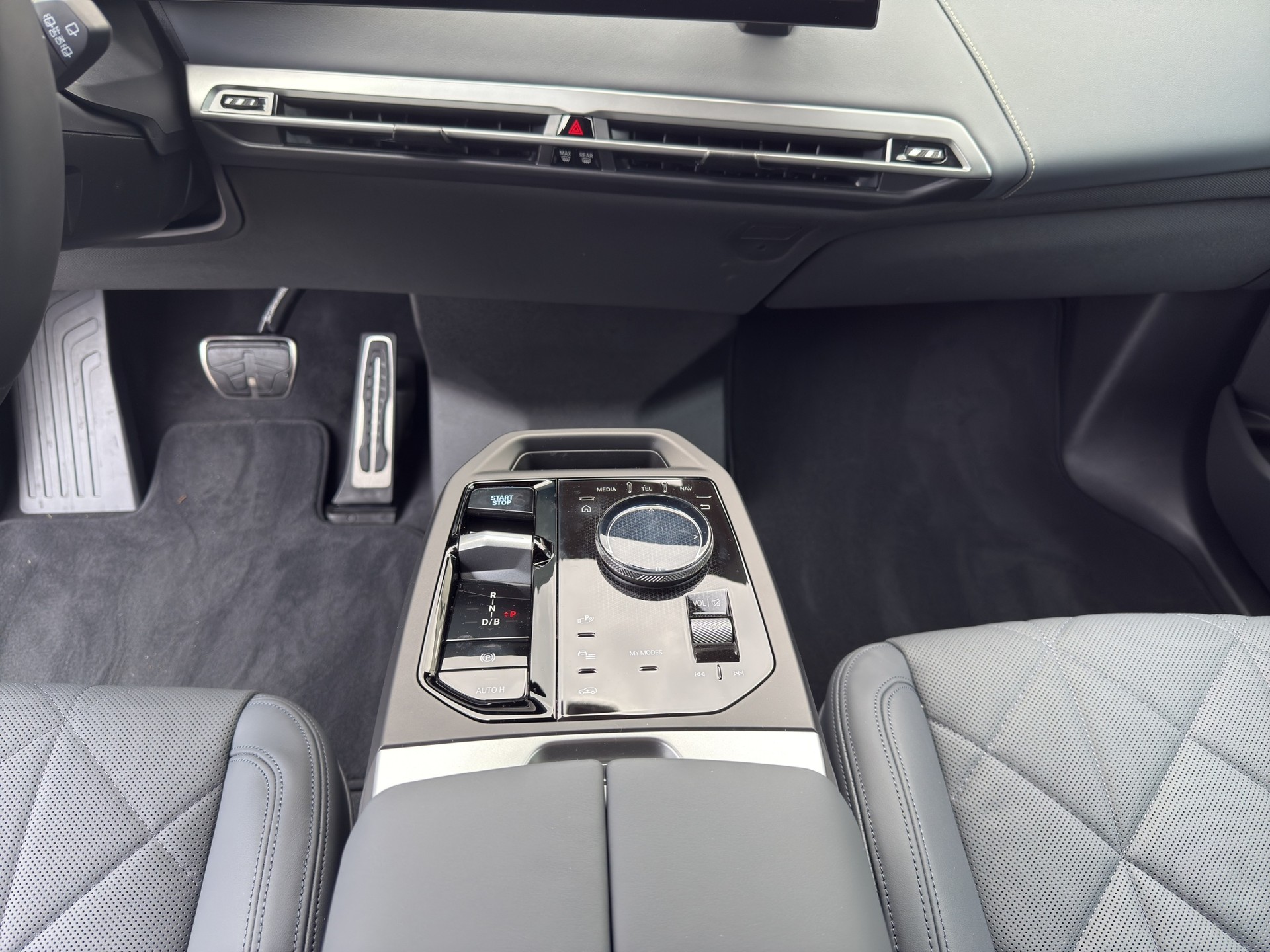 BMW iX xDrive60 M Sport Pro-image-13