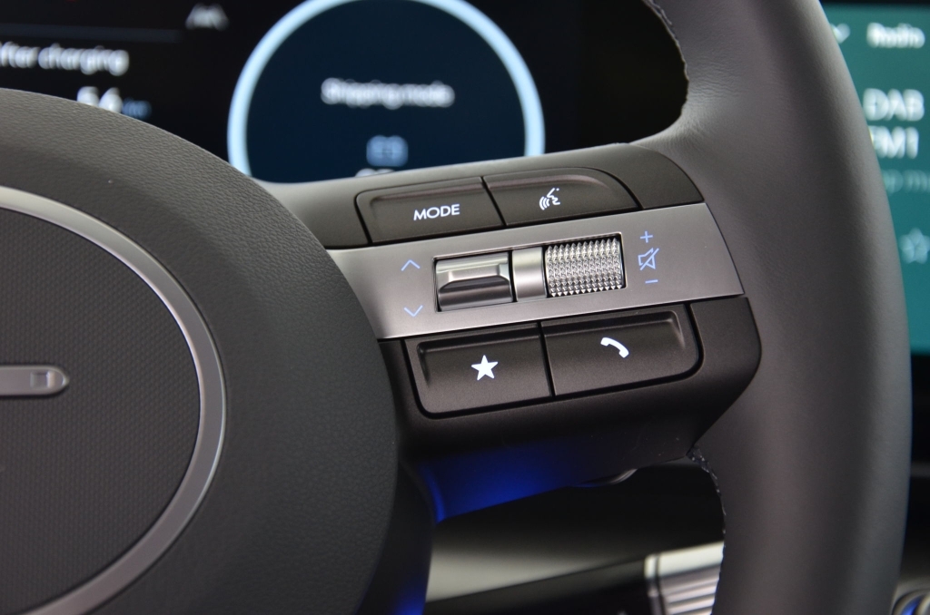 HYUNDAI Kona EV 65.4 kWh Prestige Ultra-image-19