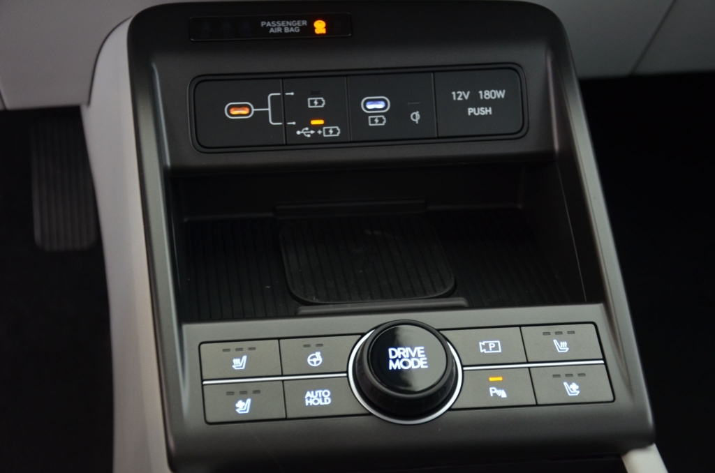 HYUNDAI Kona EV 65.4 kWh Prestige Ultra-image-24