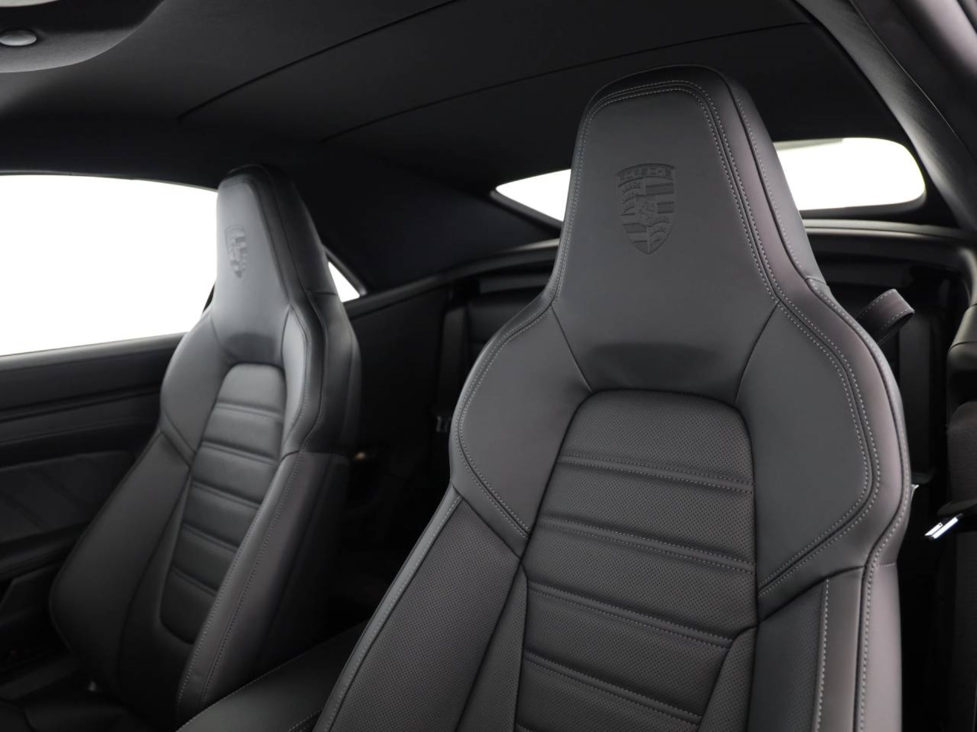 PORSCHE 911 Carrera 4 GTS Cabriolet-image-17