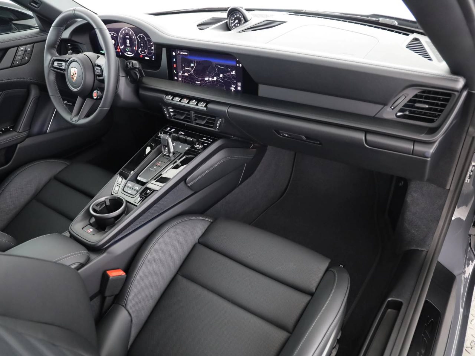 PORSCHE 911 Carrera 4 GTS Cabriolet-image-11
