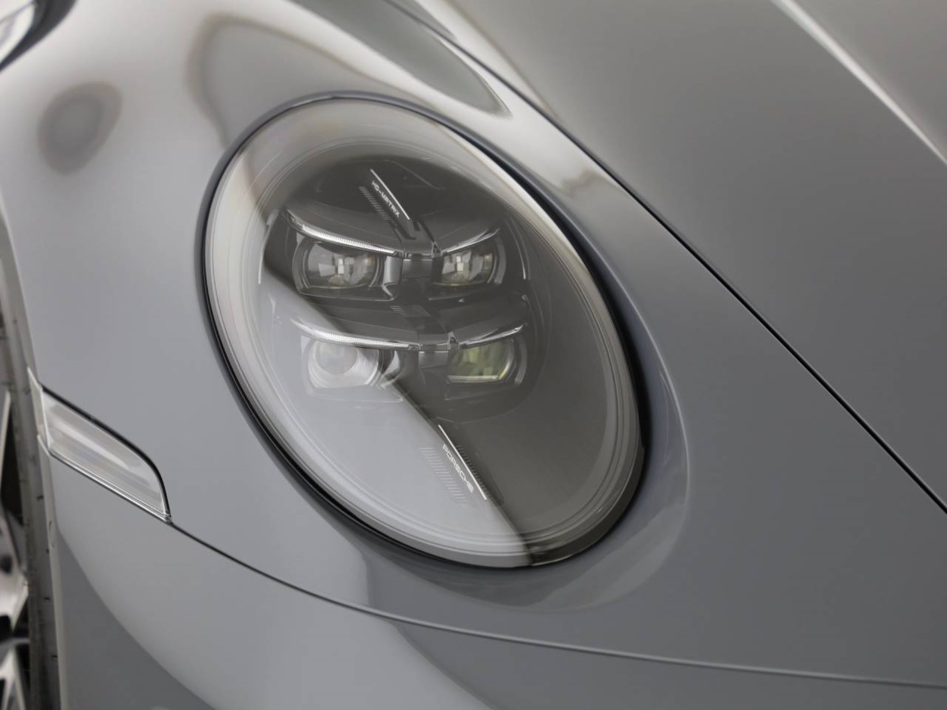 PORSCHE 911 Carrera 4 GTS Cabriolet-image-9