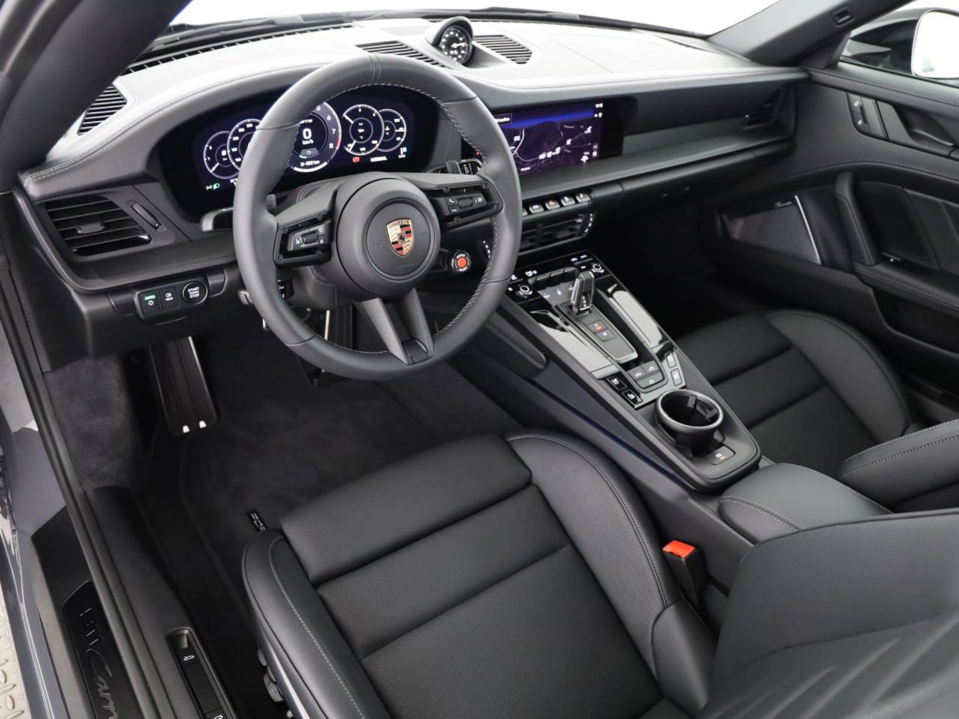 PORSCHE 911 Carrera 4 GTS Cabriolet-image-10