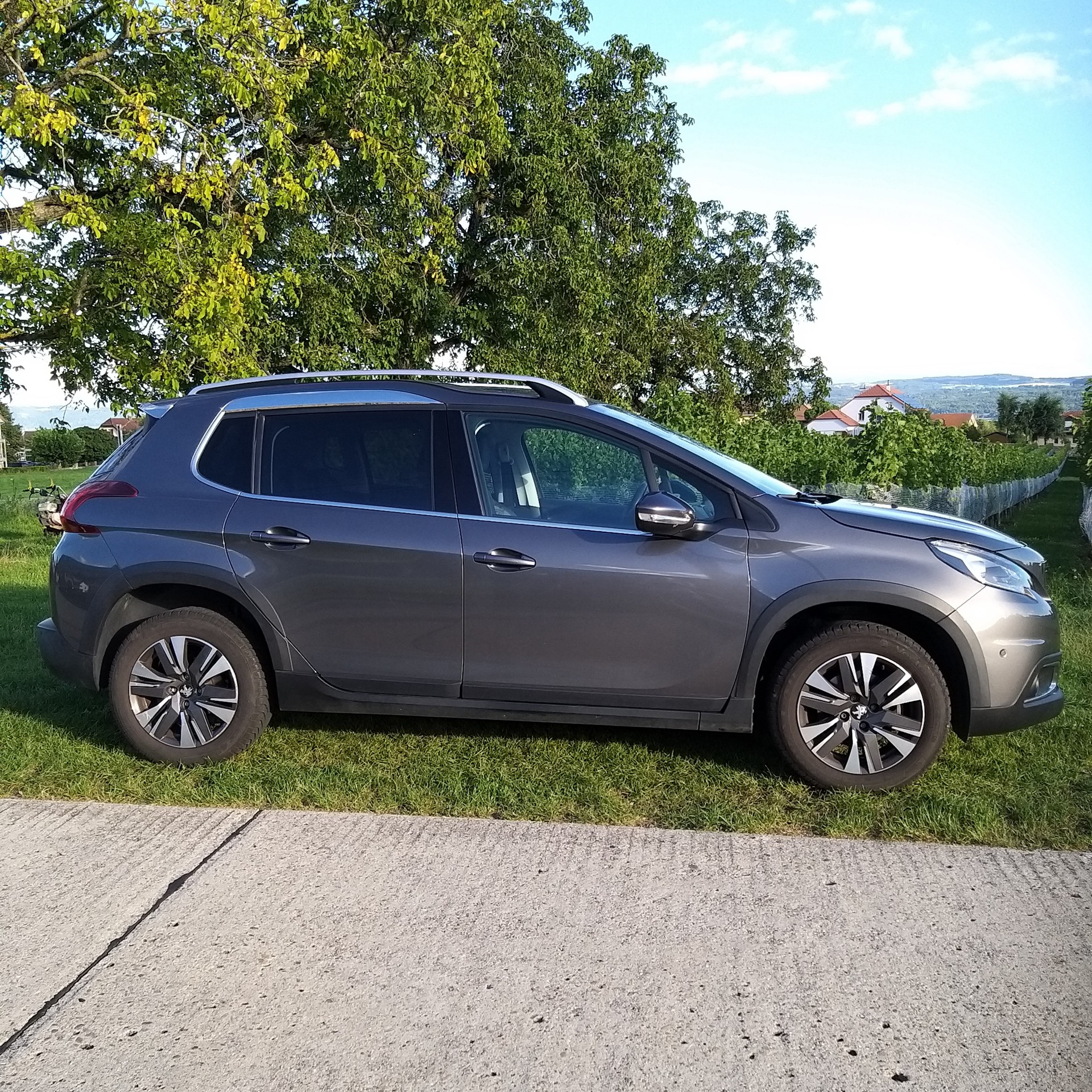 PEUGEOT 2008 1.2 PureTech Allure EAT6-image-0