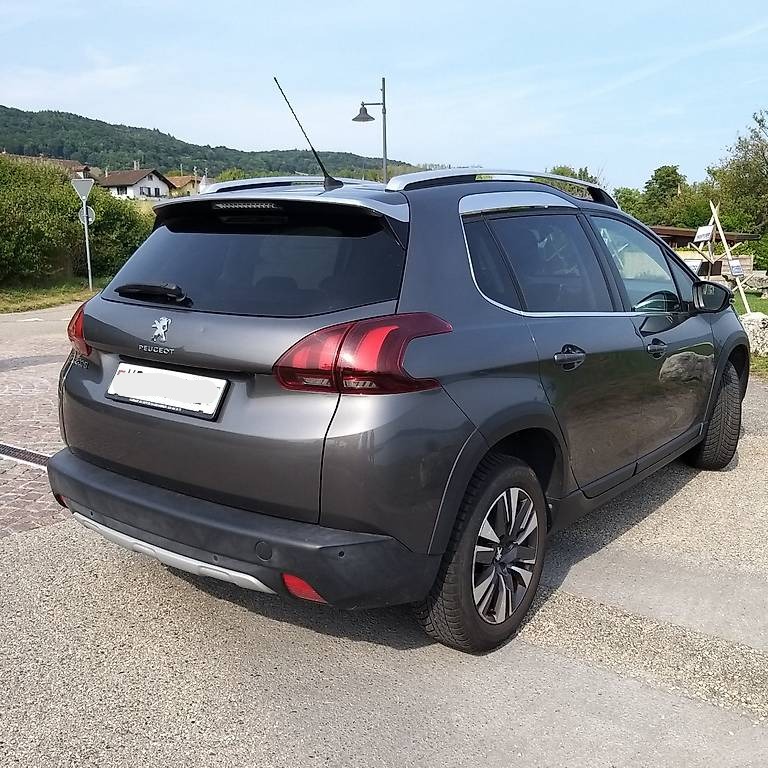 PEUGEOT 2008 1.2 PureTech Allure EAT6-image-2