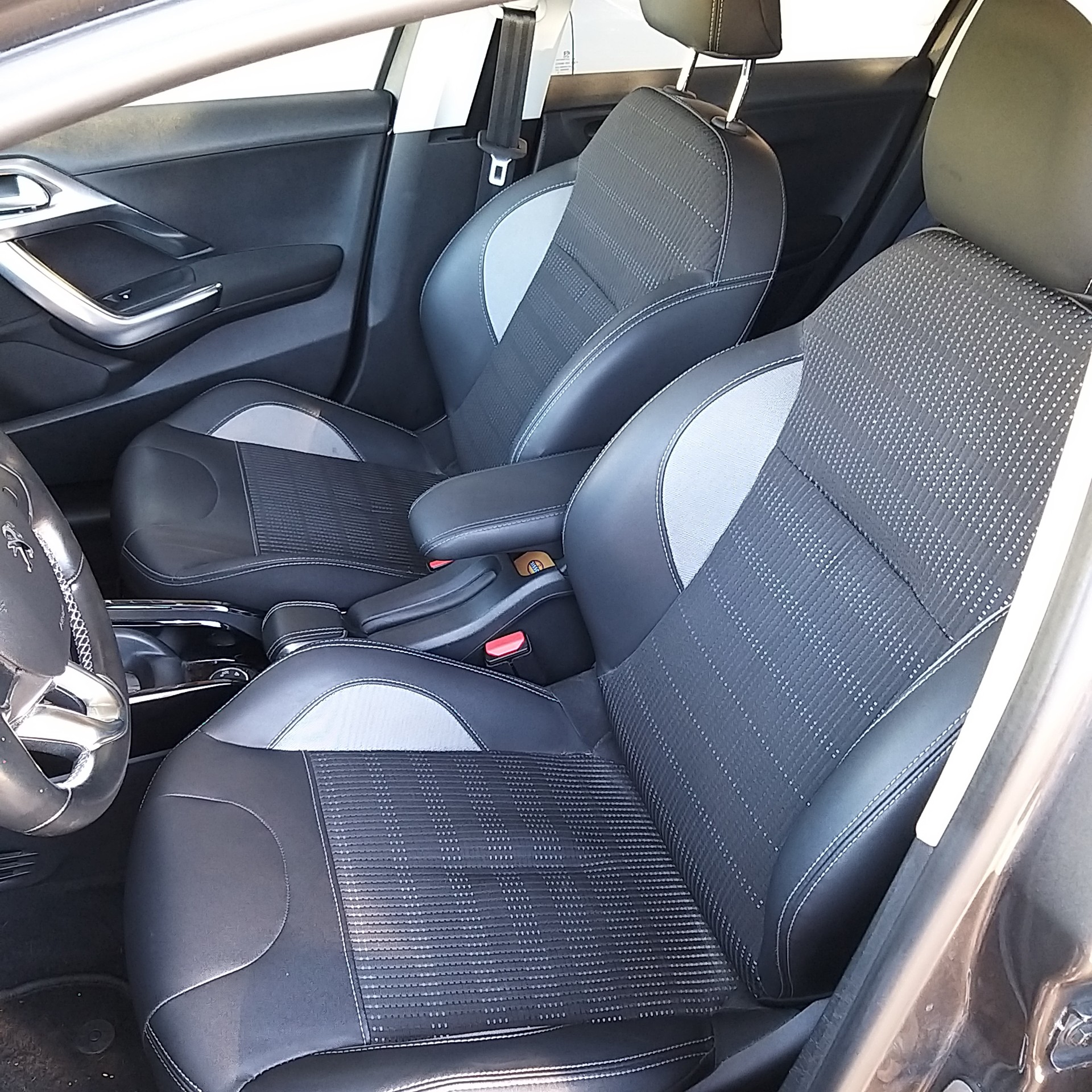 PEUGEOT 2008 1.2 PureTech Allure EAT6-image-3