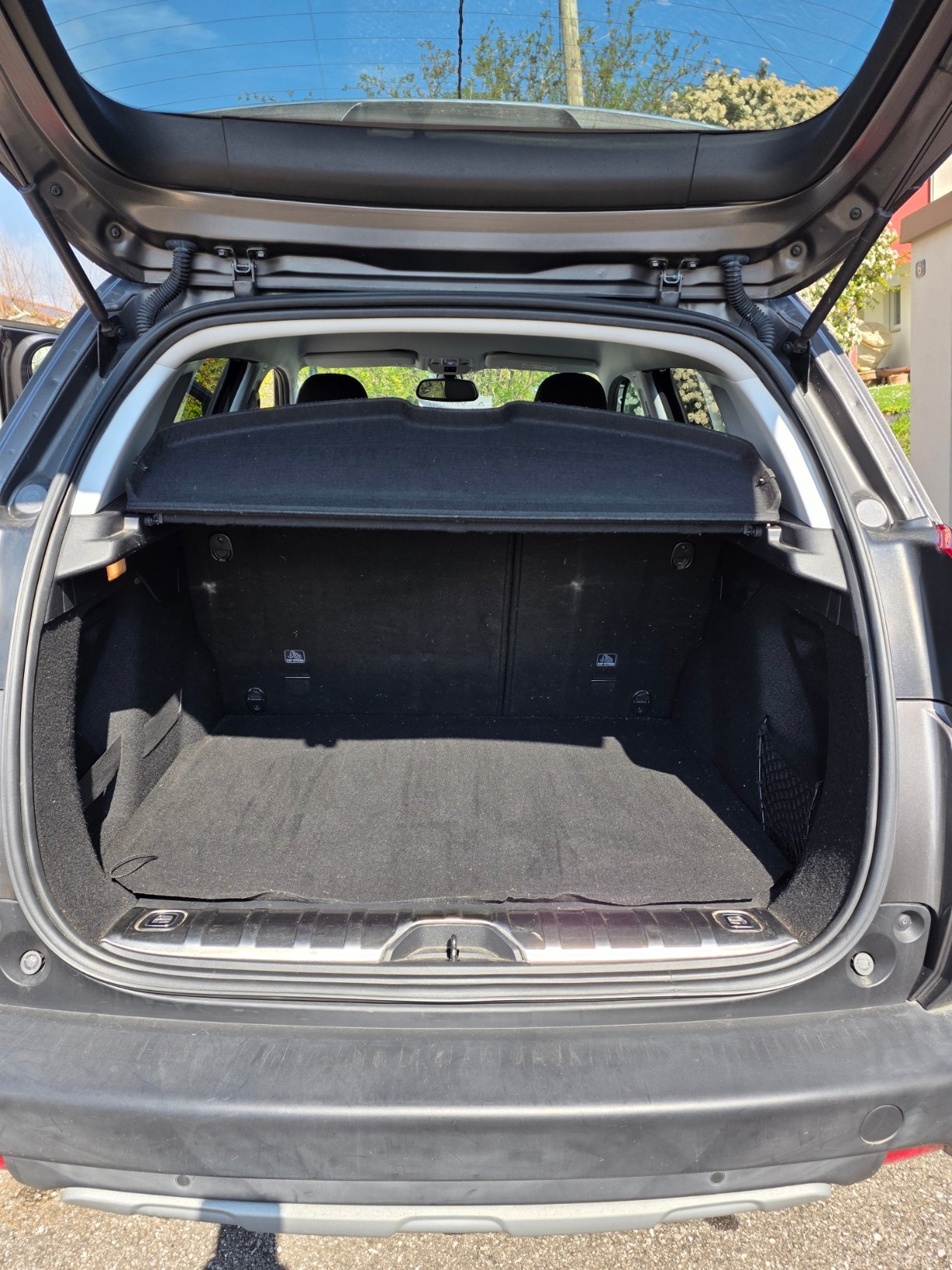 PEUGEOT 2008 1.2 PureTech Allure EAT6-image-4