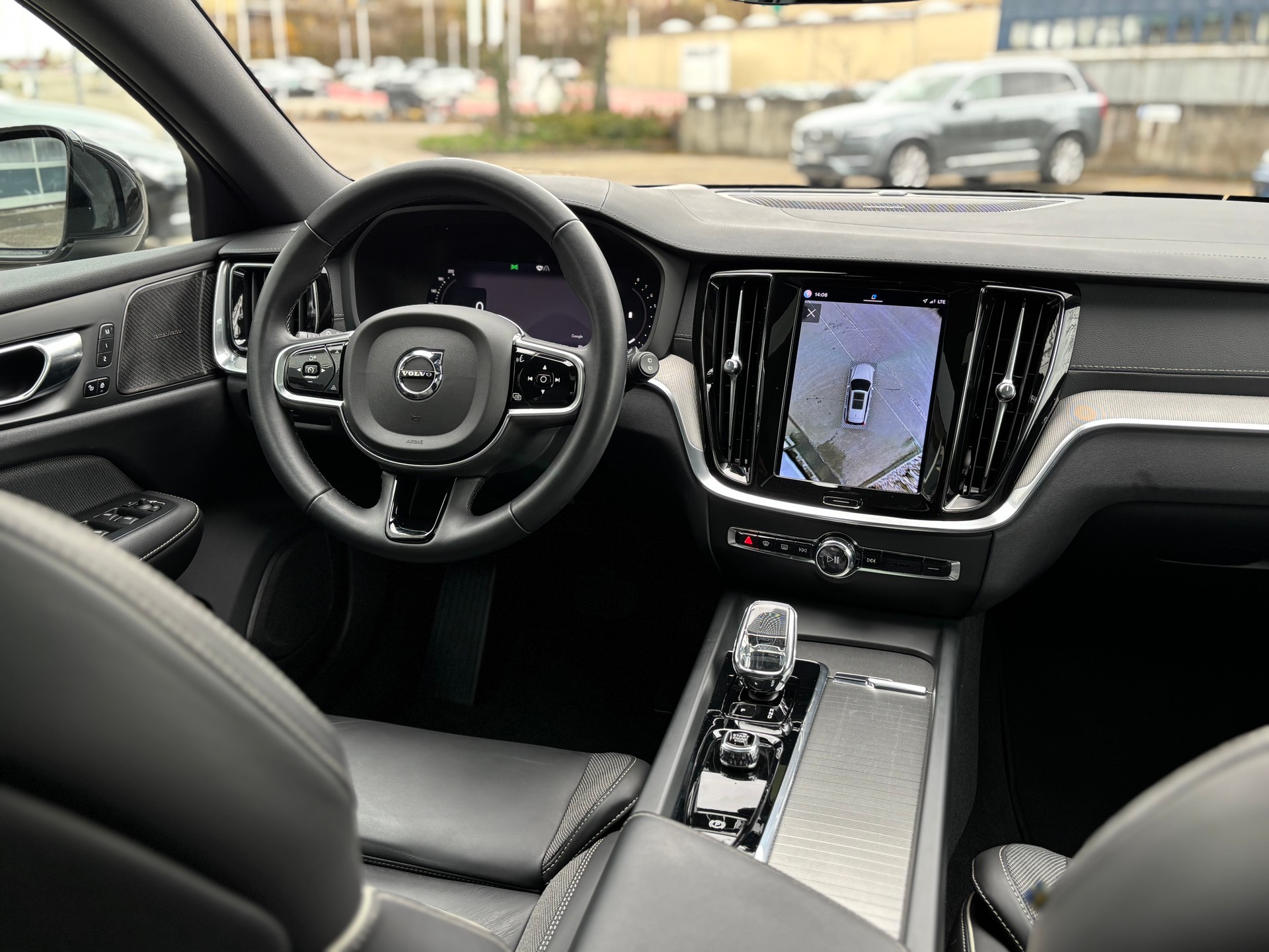 VOLVO V60 2.0 B5 Ultimate Dark AWD-image-14