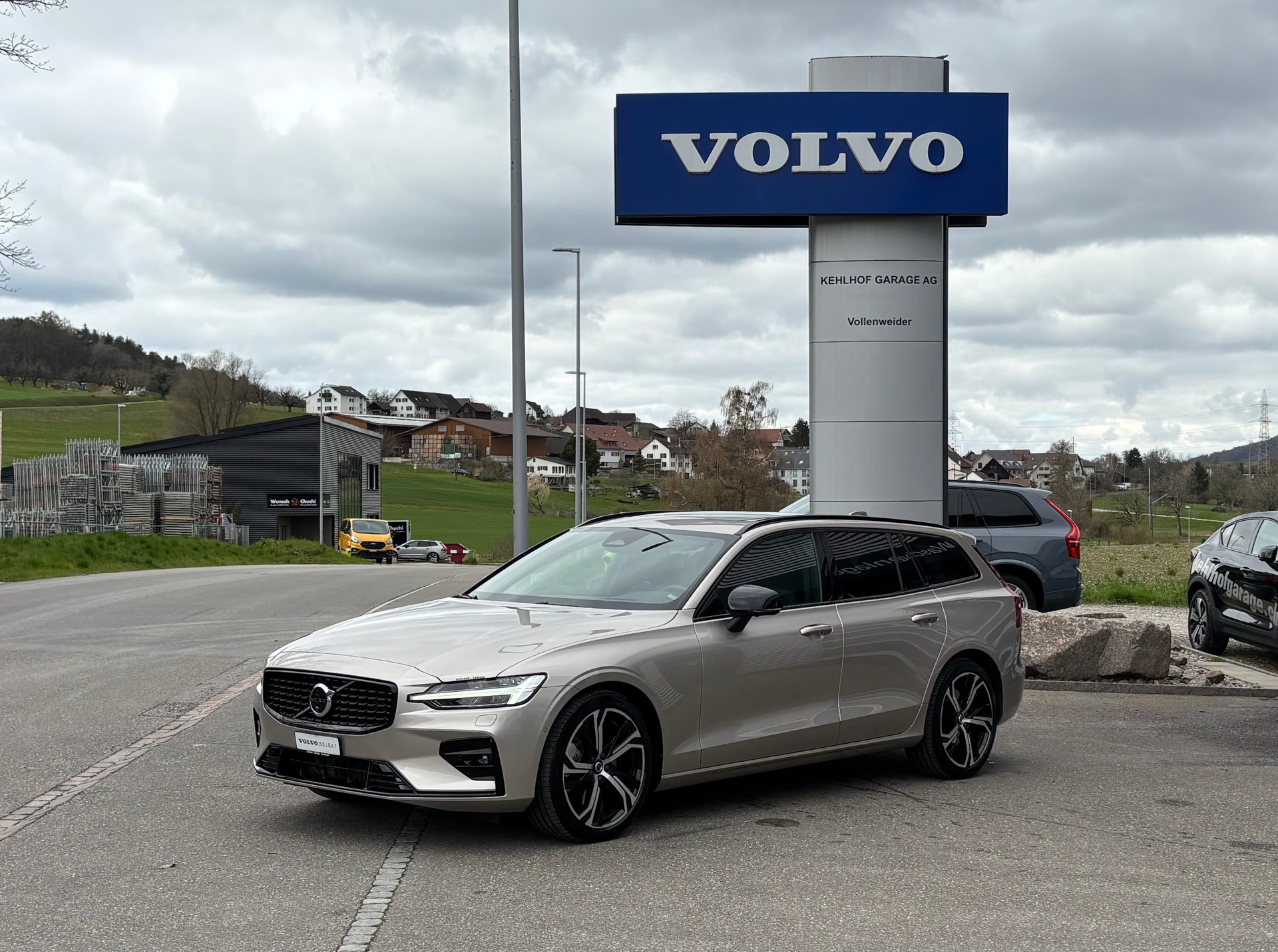 VOLVO V60 2.0 B5 Ultimate Dark AWD-image-0