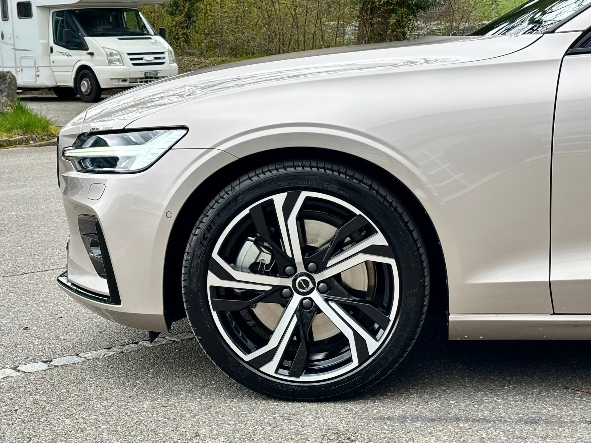VOLVO V60 2.0 B5 Ultimate Dark AWD-image-1